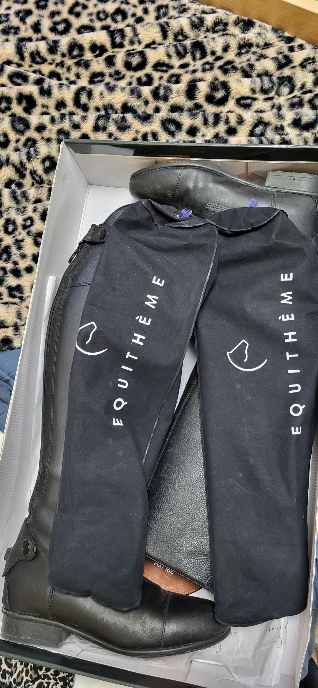 Bottes Equitheme cuir noir neuve, média 4