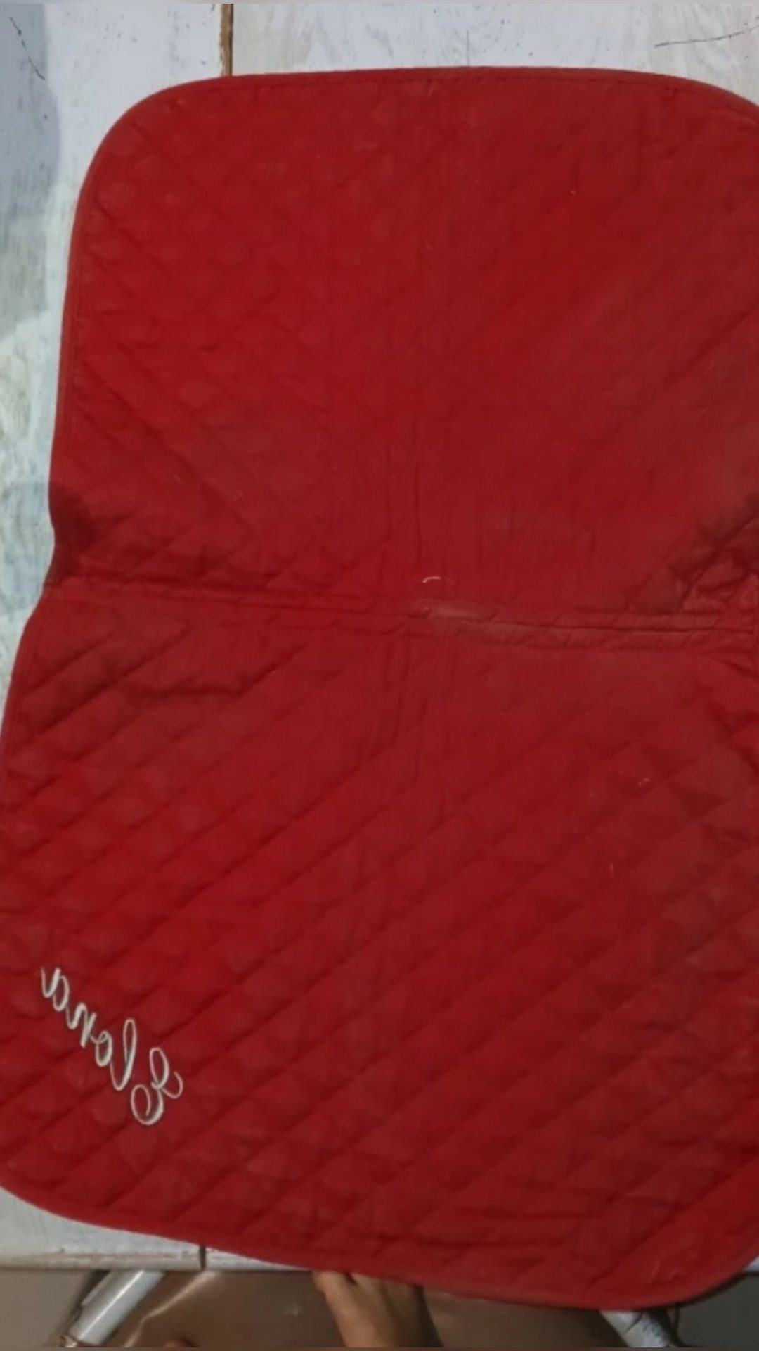 Tapis rouge écrit Elona, média 6