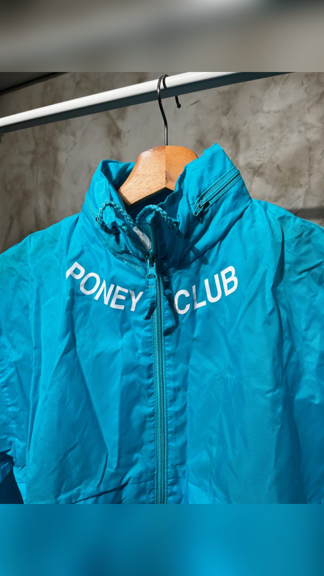 Imperméable neuf - taille S -  imprimé en France - cavalière équitation  bleu, média 3