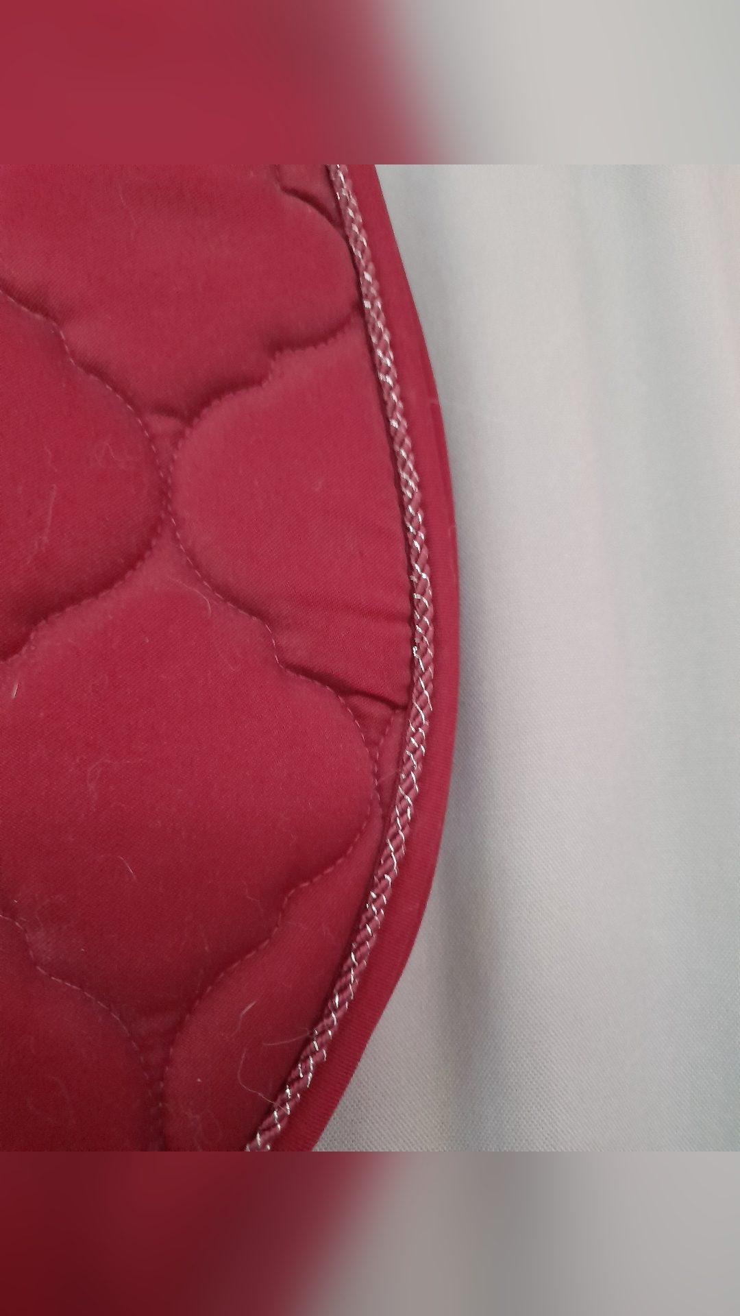Tapis de selle couleur bordeaux, média 2