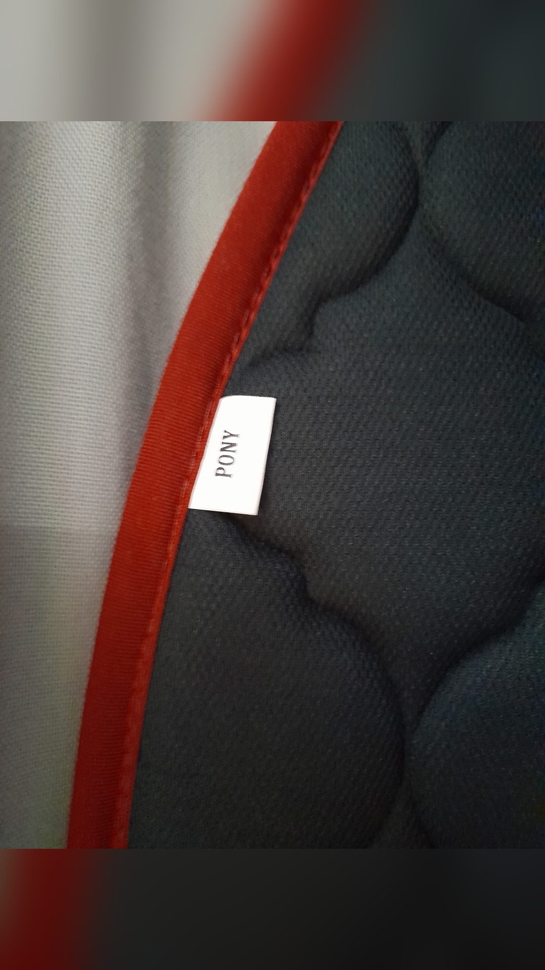 Tapis de selle couleur bordeaux, média 3