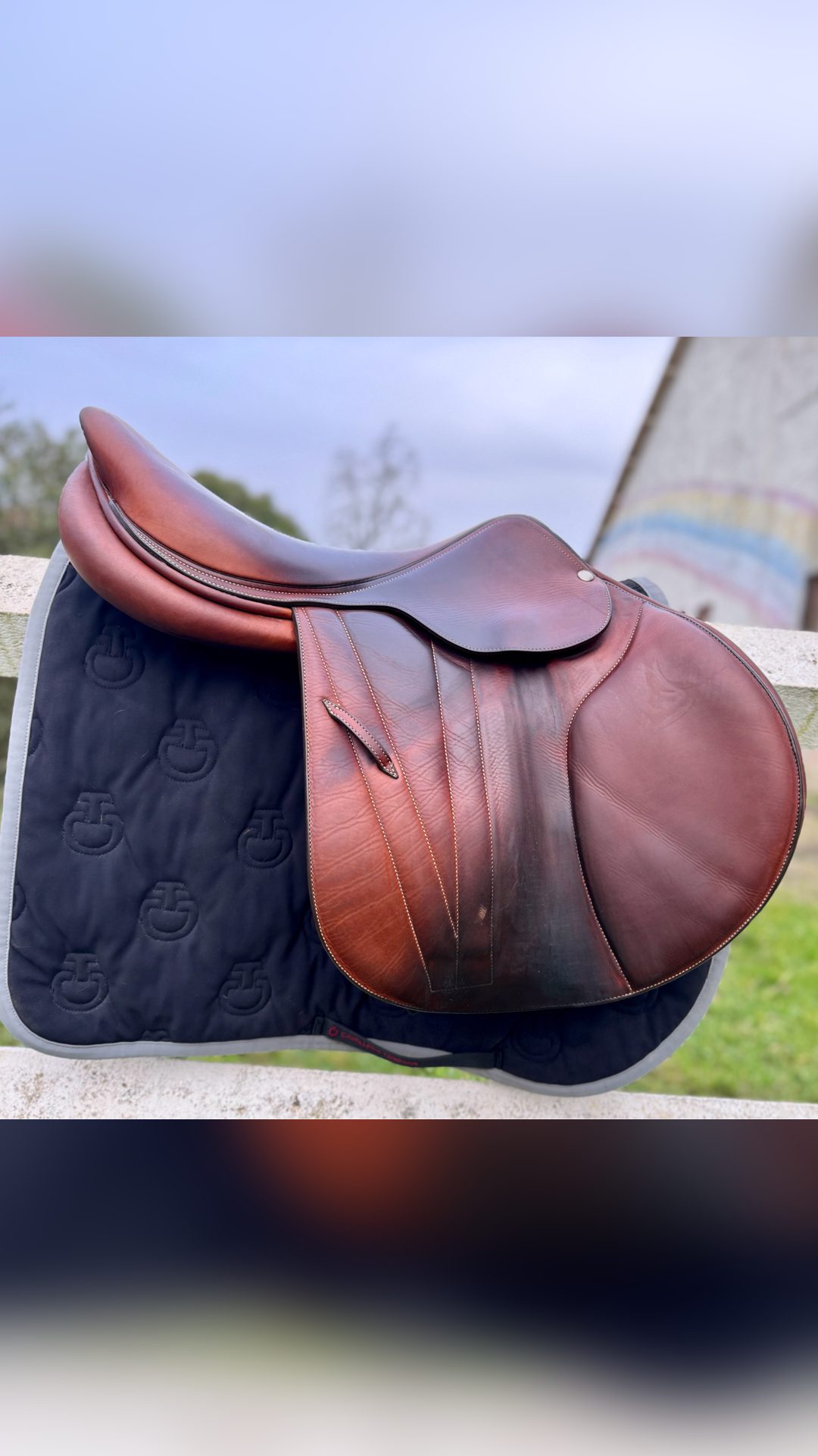 Selle Butet semi-plate 18 pouces, média 4