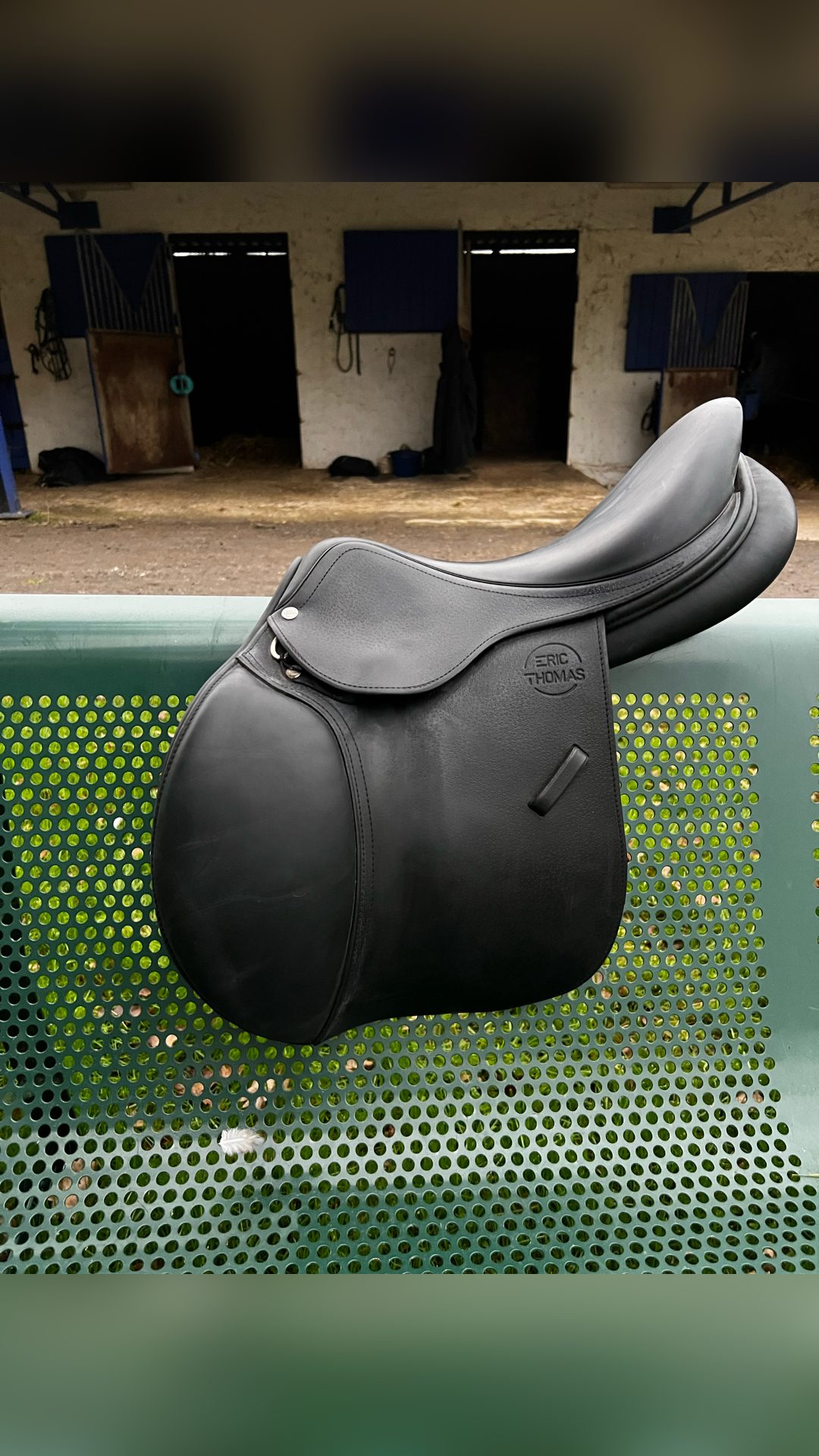 Selle noire Éric Thomas modèle Élite taille 17’5, média 2
