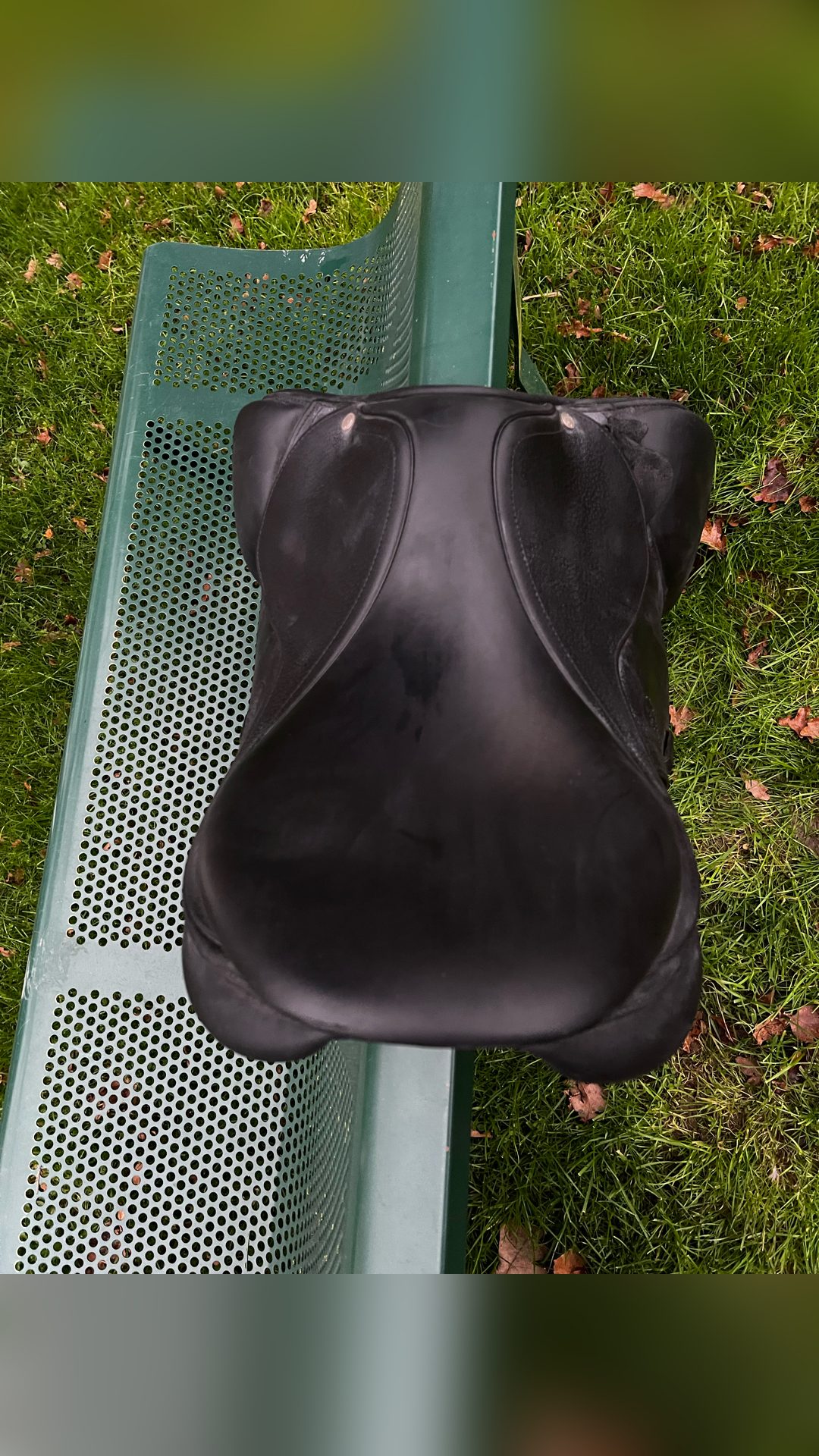 Selle noire Éric Thomas modèle Élite taille 17’5, média 4