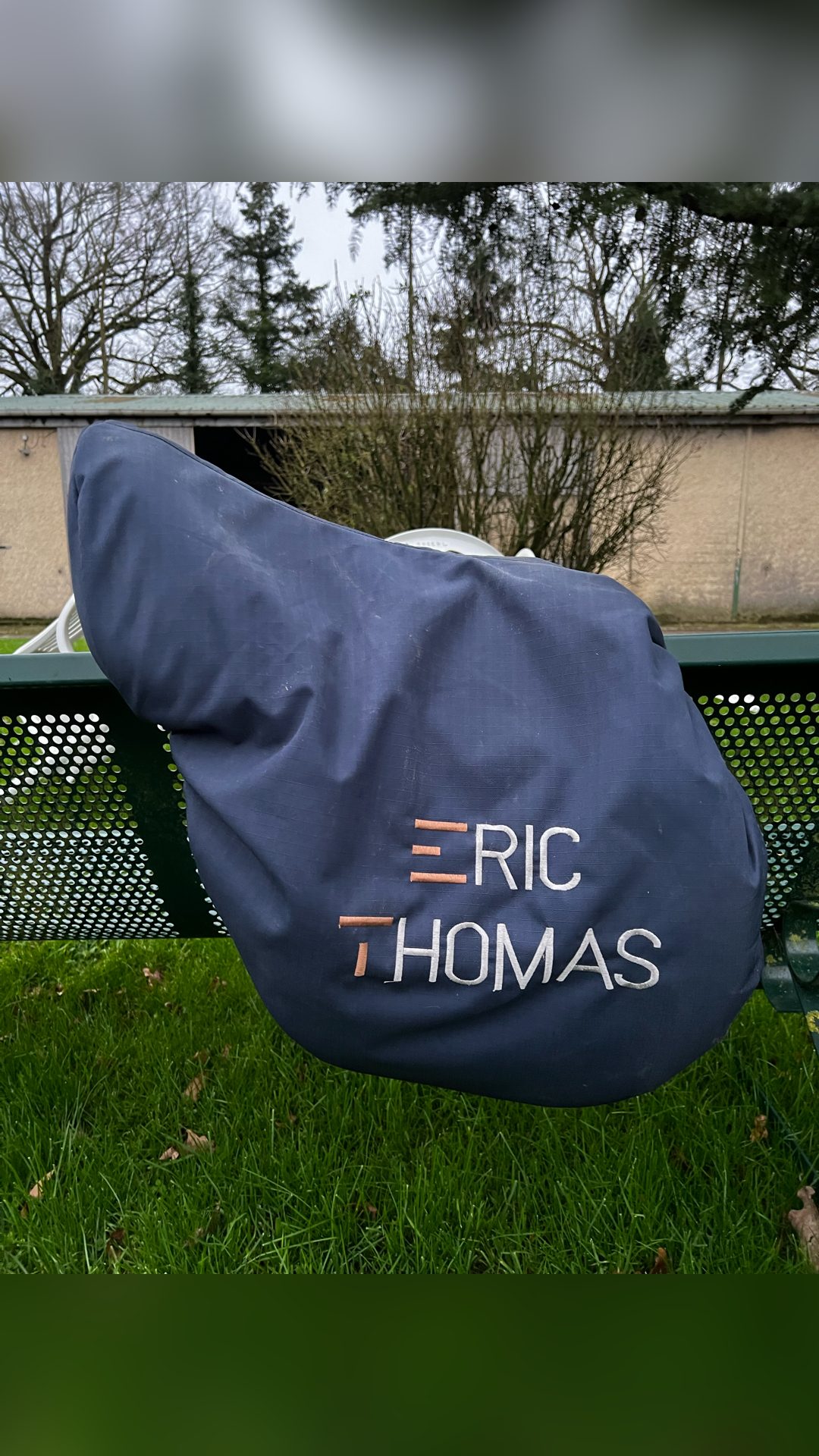 Selle noire Éric Thomas modèle Élite taille 17’5, média 5