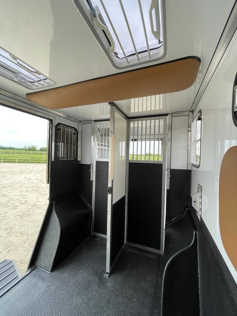 Location Camion VL stalle toutes options cabine 5 places, média 3
