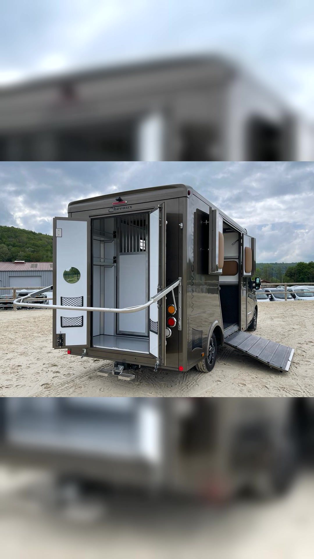 Location Camion VL stalle toutes options cabine 5 places, média 4