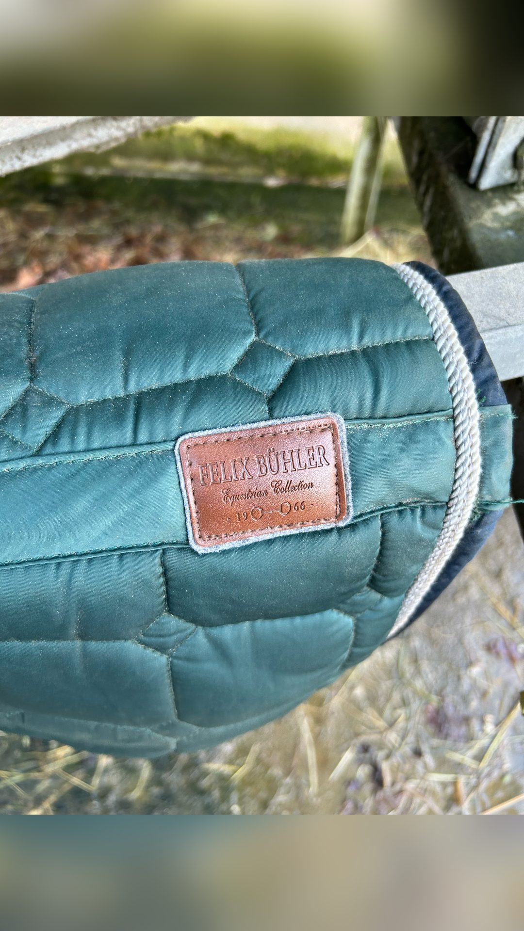 Tapis de selle mixte très bon état, média 3