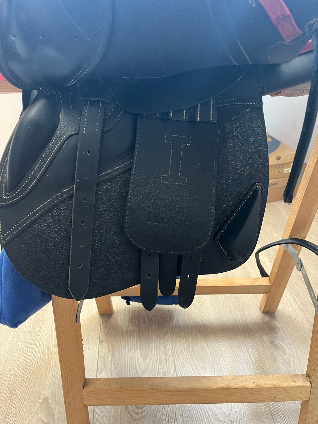 Selle ikonik noire, média 4