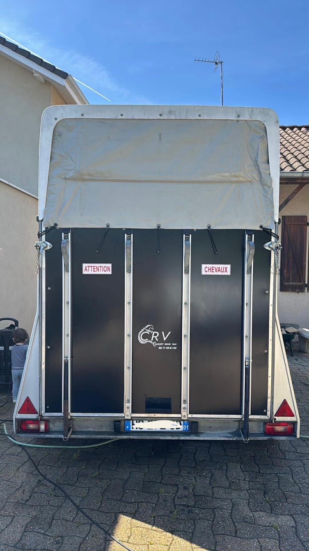 Van 2 places, média 5