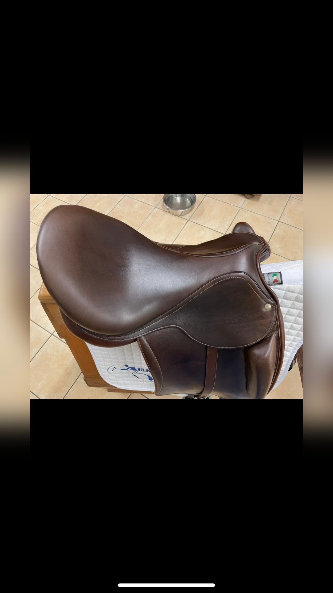 Selle de dressage Aulion marron 17’’, média 2
