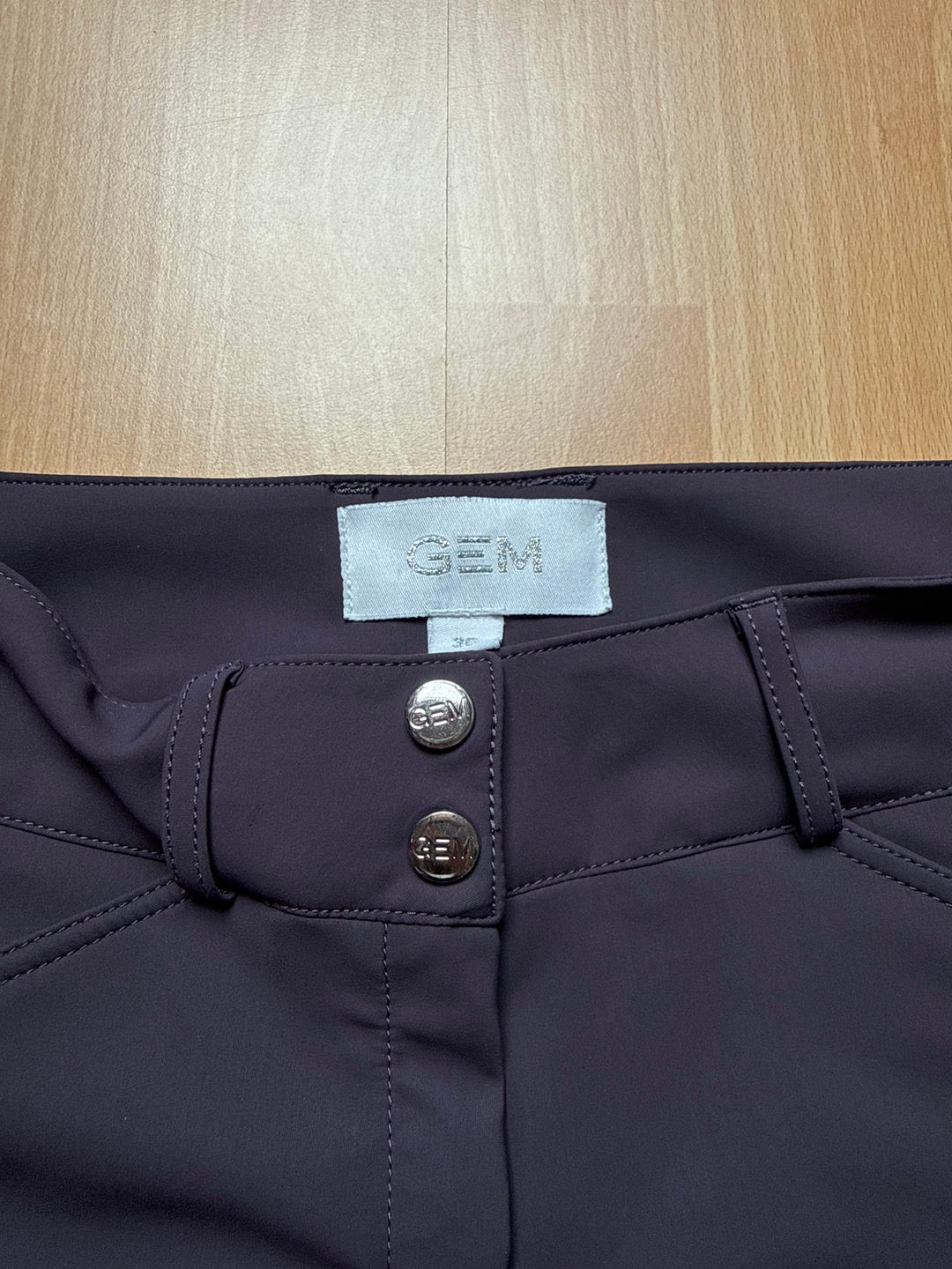 Pantalon John GEM prune, média 2
