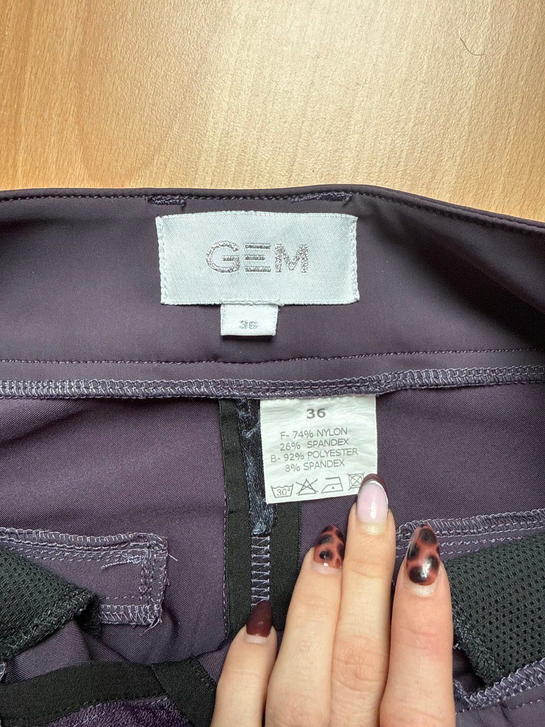 Pantalon John GEM prune, média 7