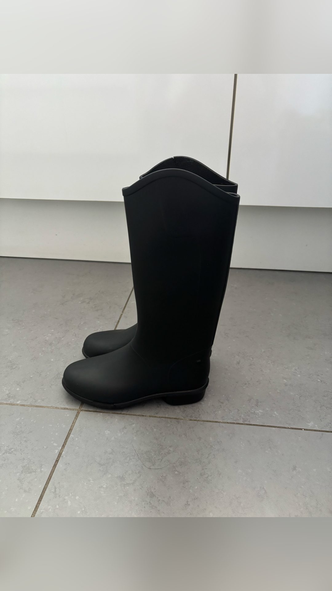 Bottes noires, média 3