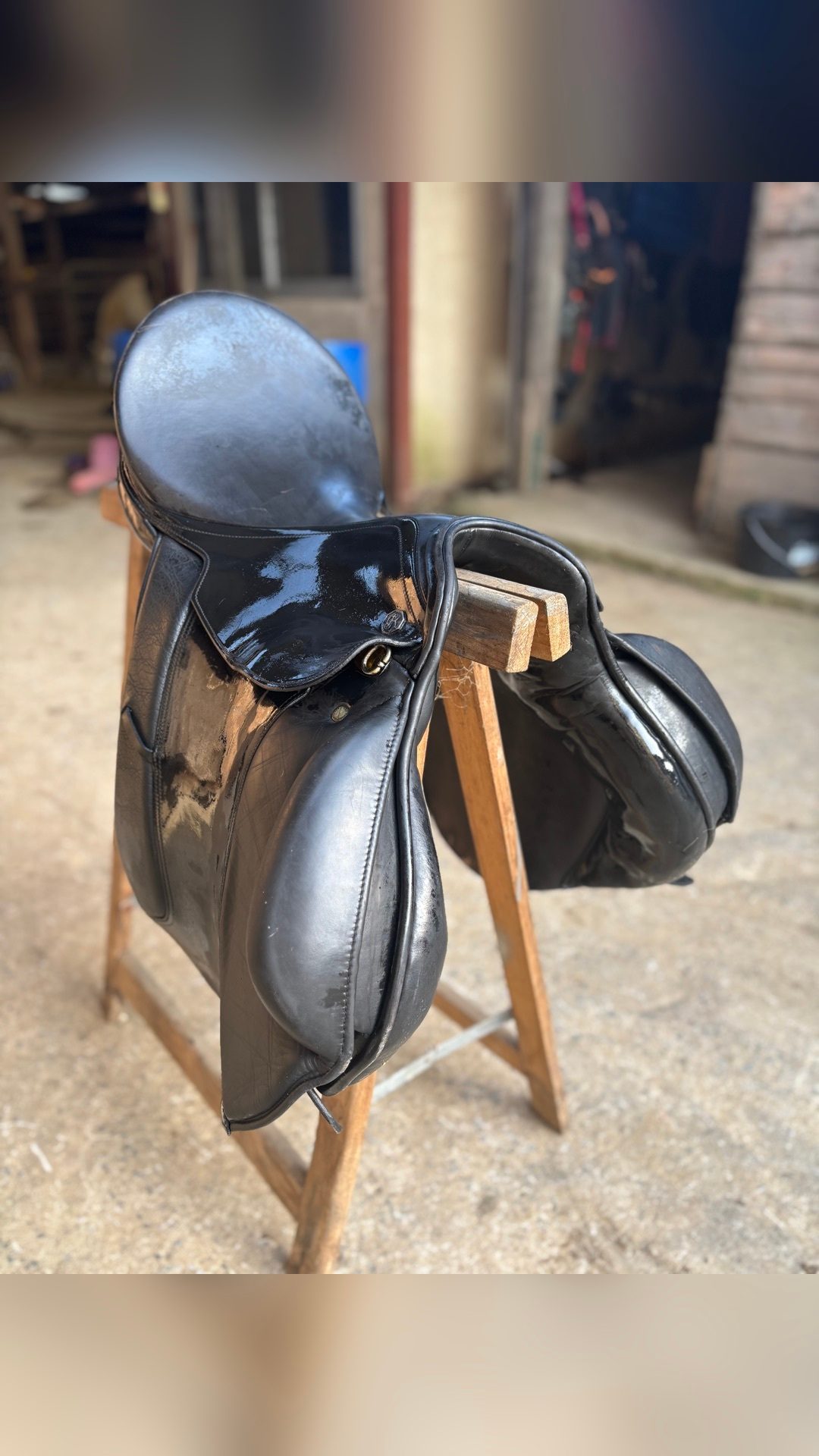 Selle de dressage noir, média 4