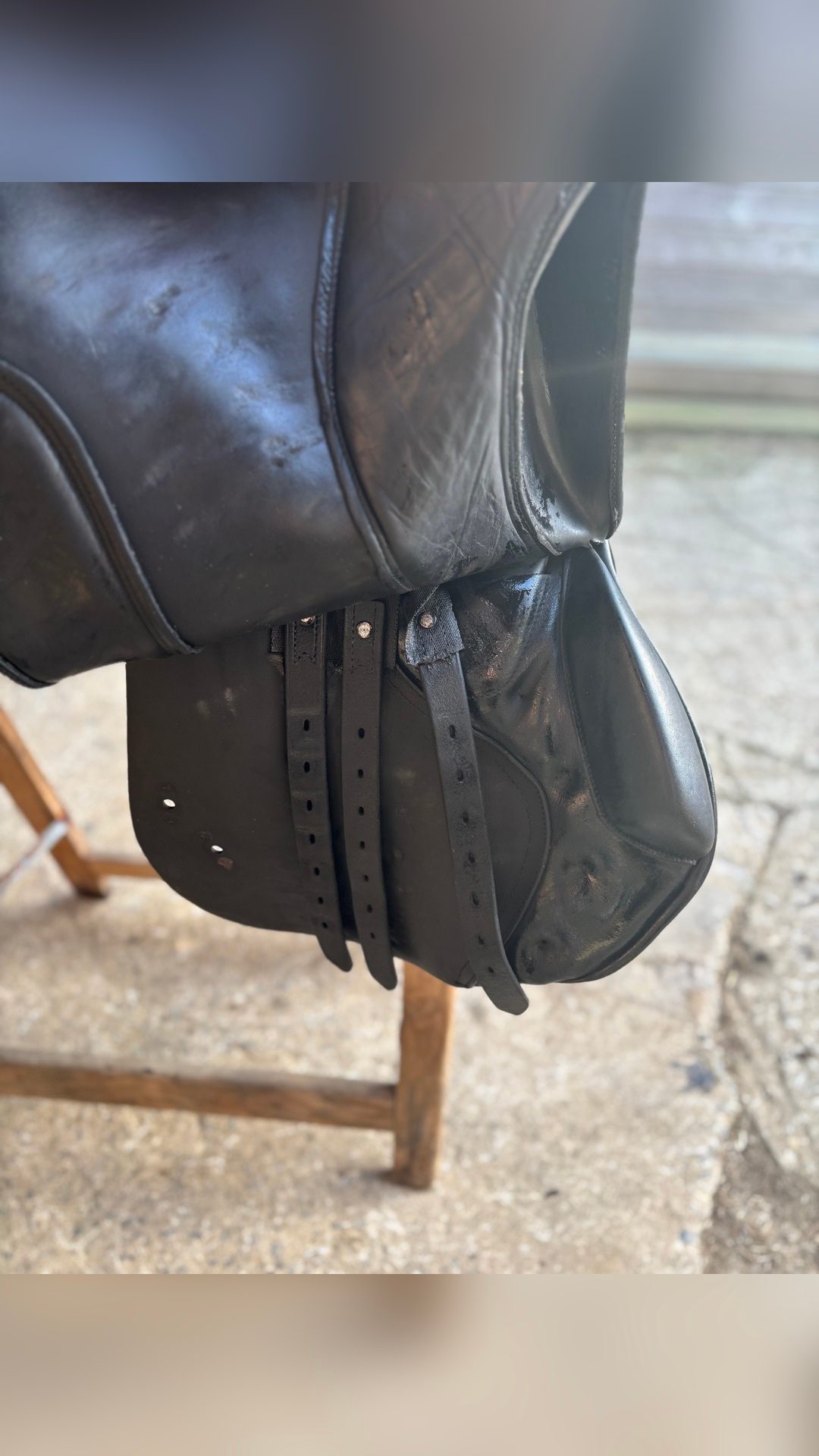 Selle de dressage noir, média 5