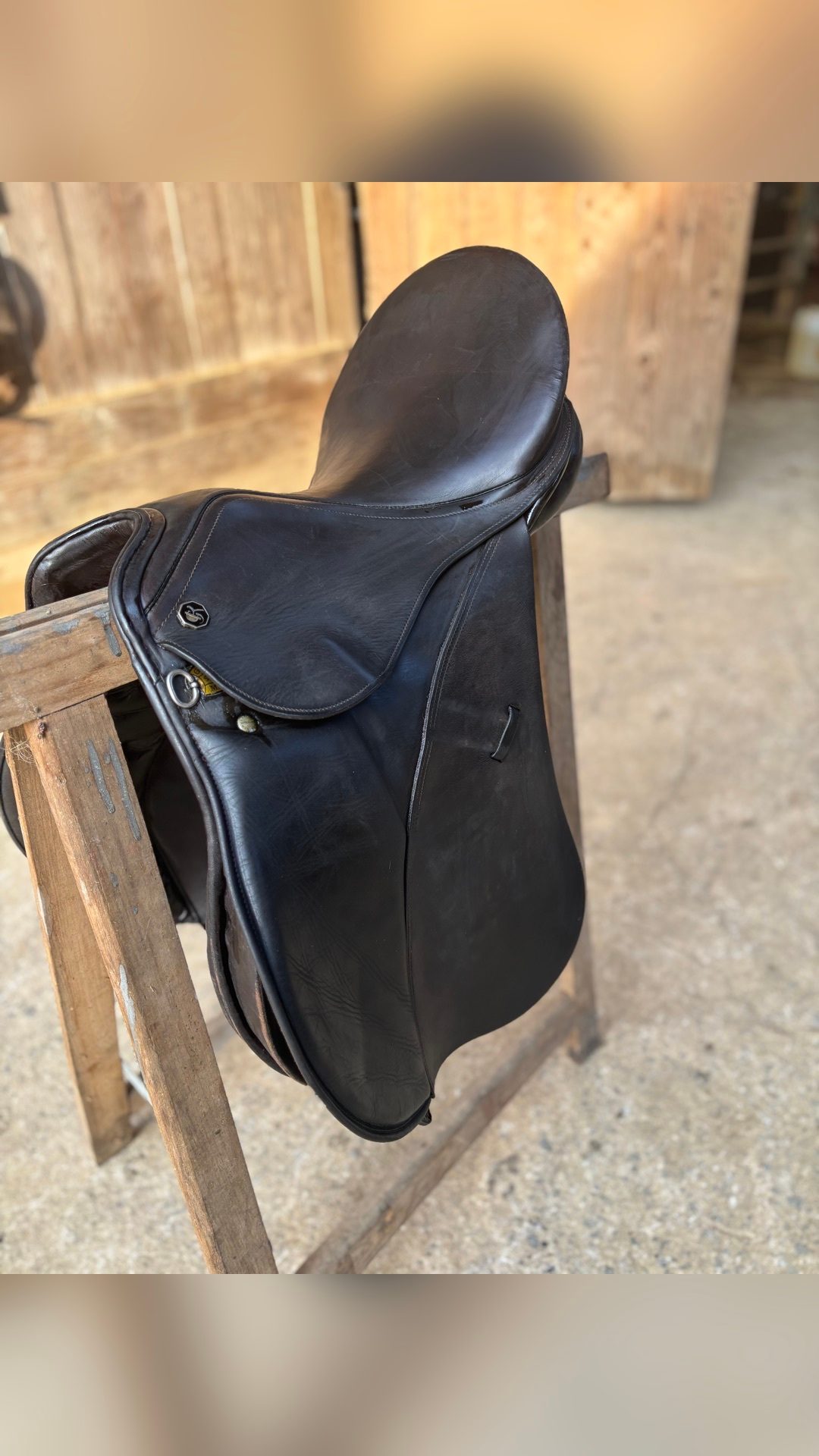 Selle de dressage brune, média 6