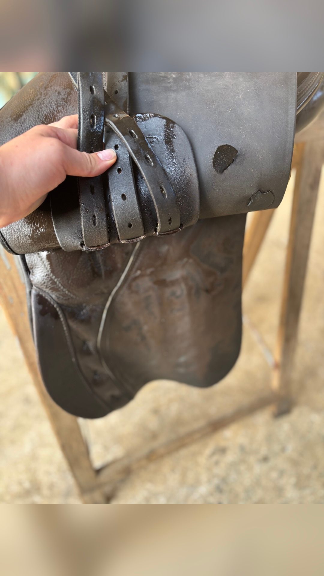 Selle de dressage brune, média 4