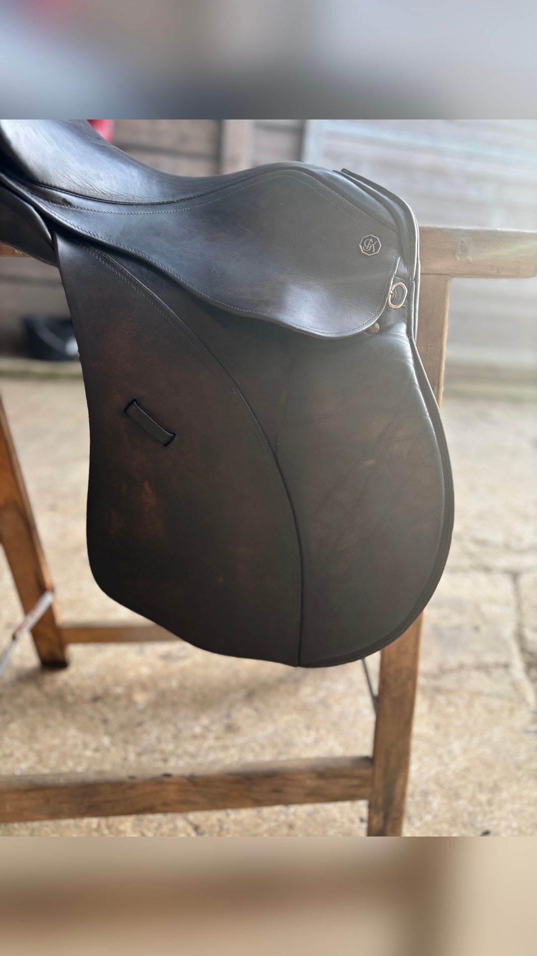 Selle de dressage brune, média 7