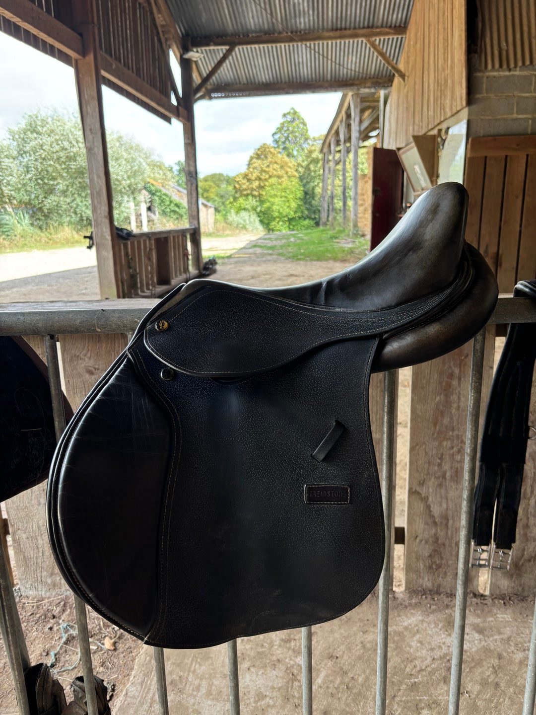 selle mixte Treadstone 17 pouces, média 5