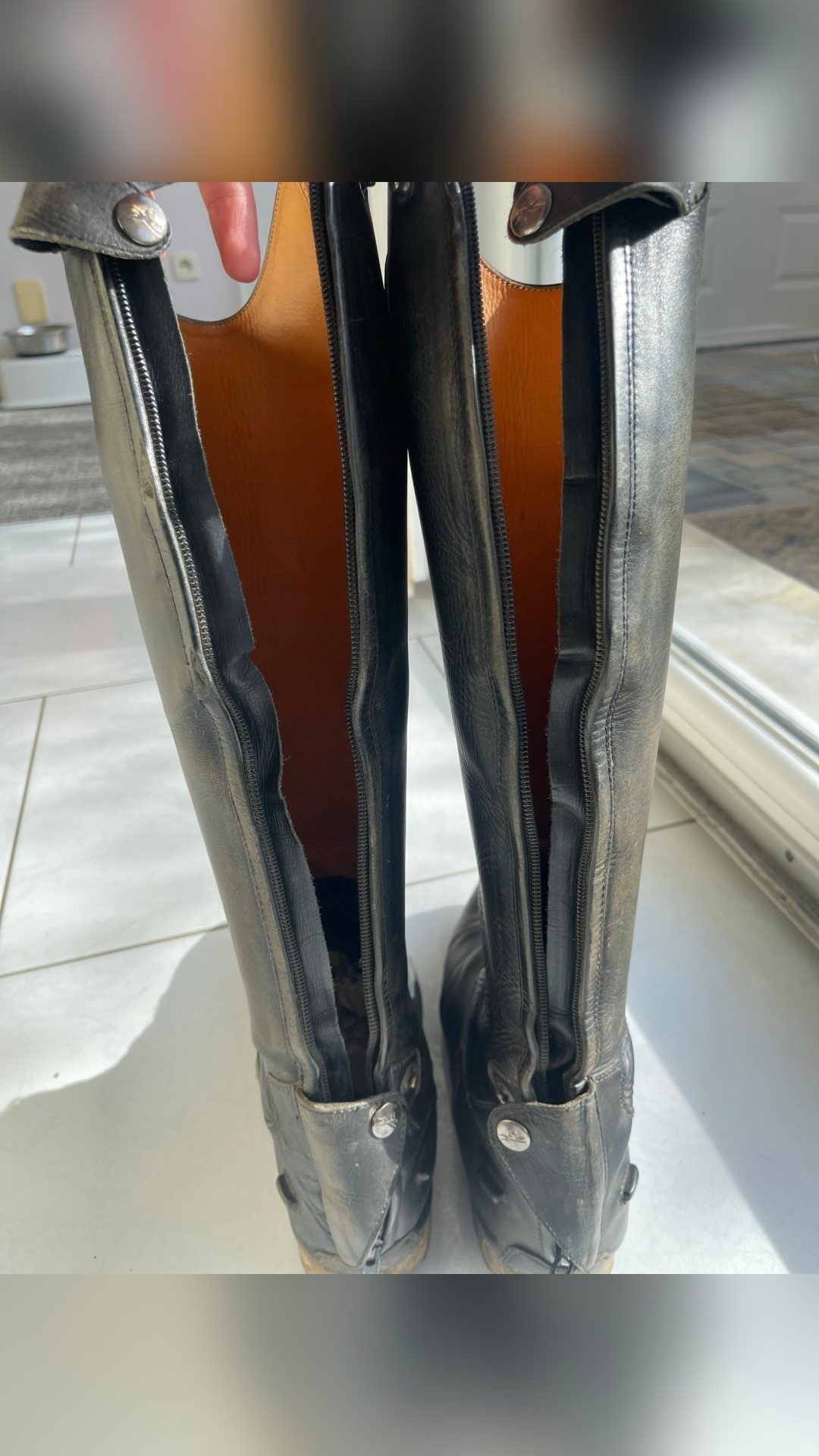 Bottes noires t.42, média 5