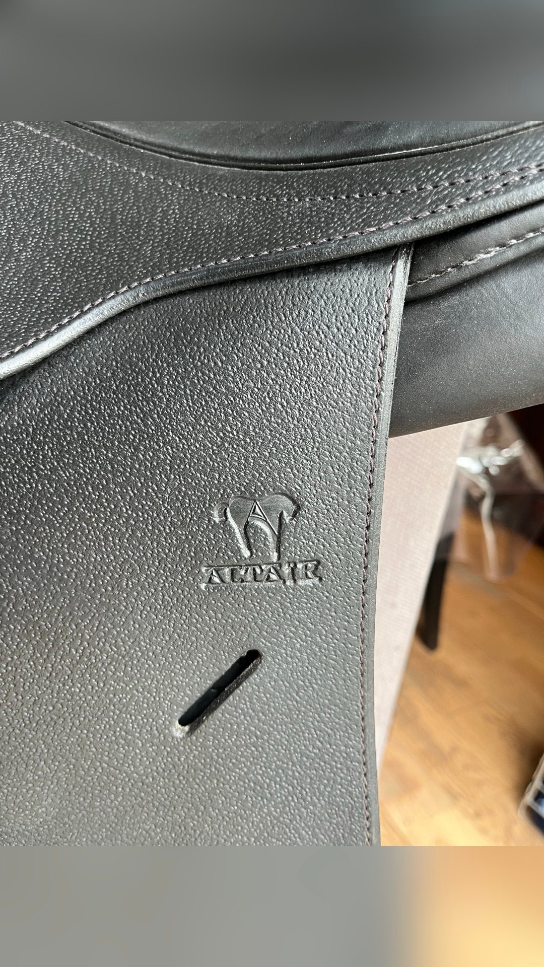 Selle Antarès 17,5pouces + étrivière + sangle, média 3