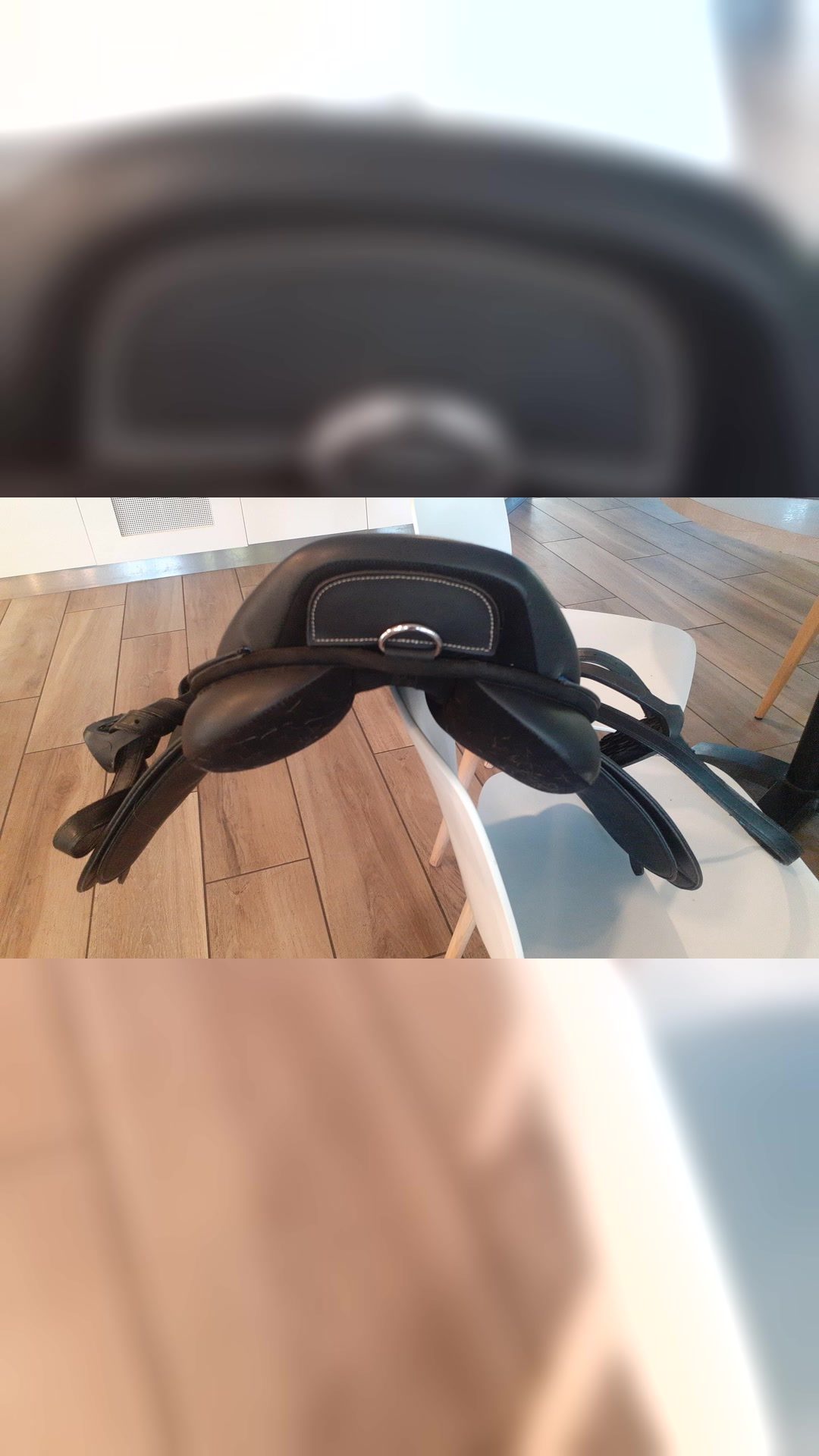 Selle norton club Rexine Evol equipée avec 2 arcades, média 2