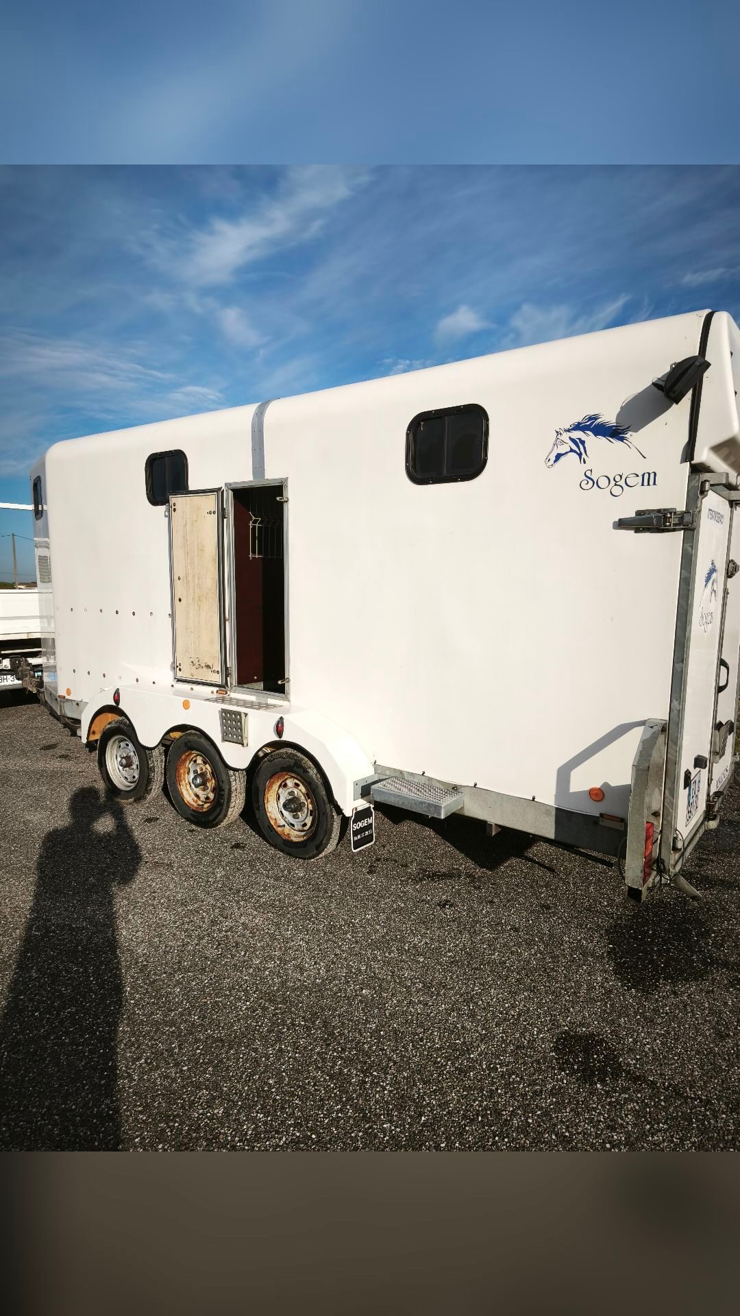 Van 4 places, média 3