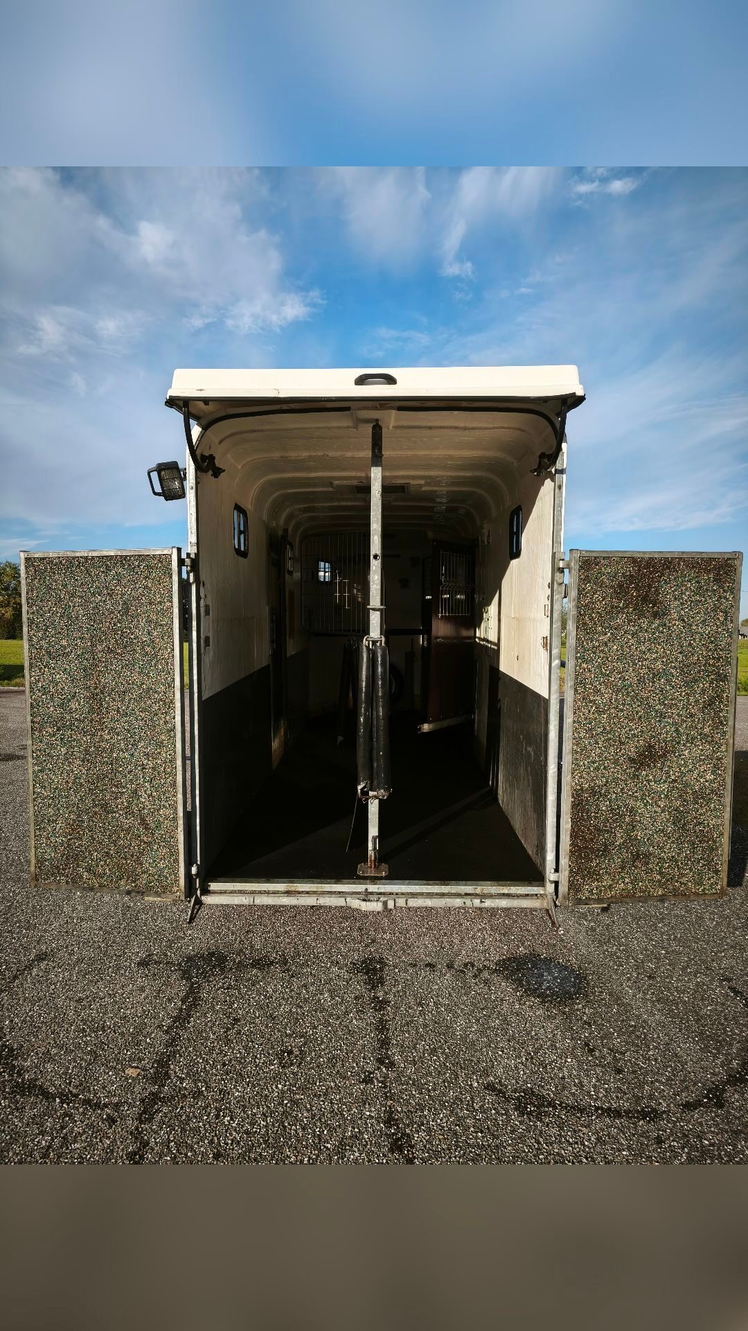 Van 4 places, média 6