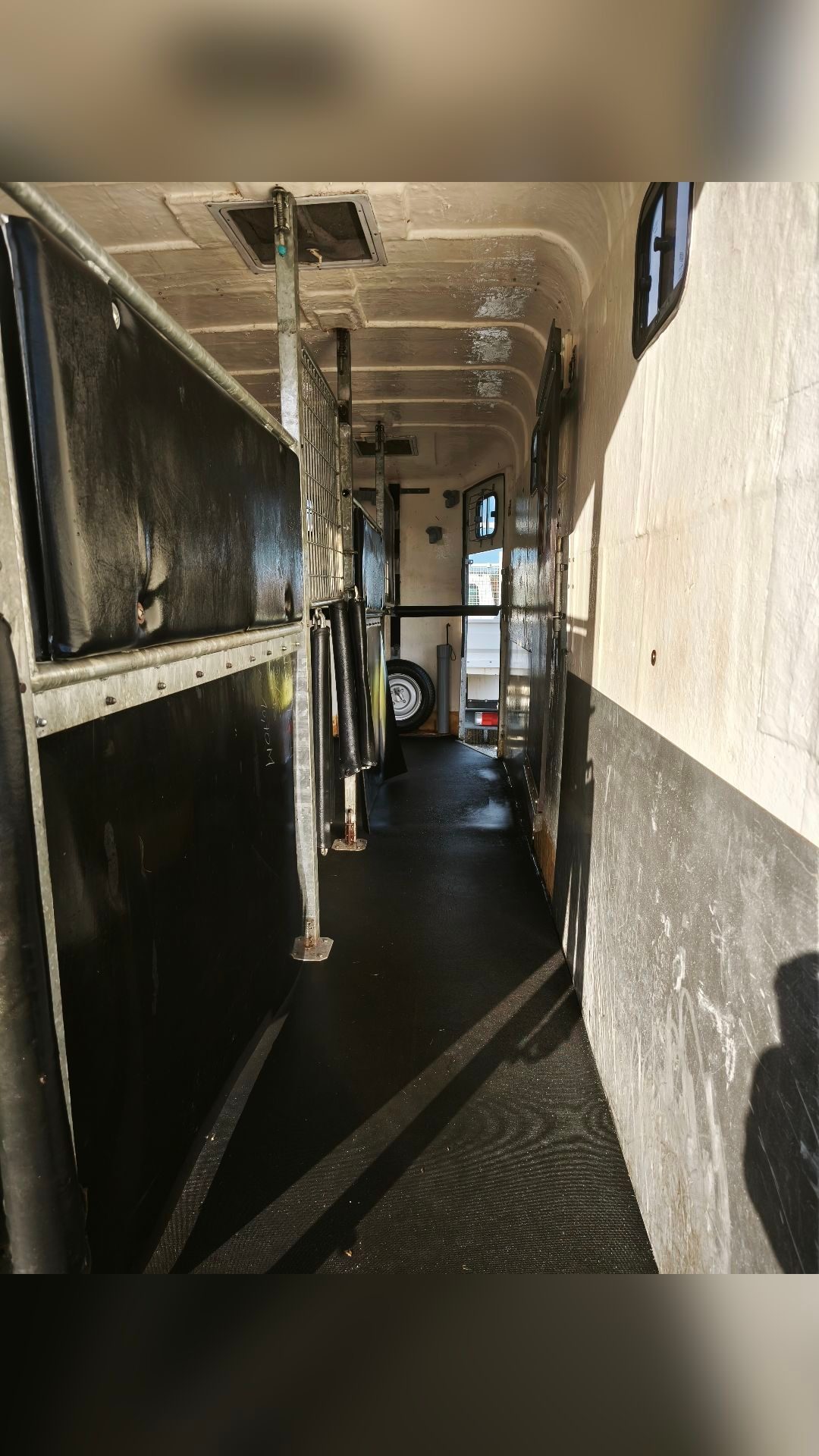 Van 4 places, média 7