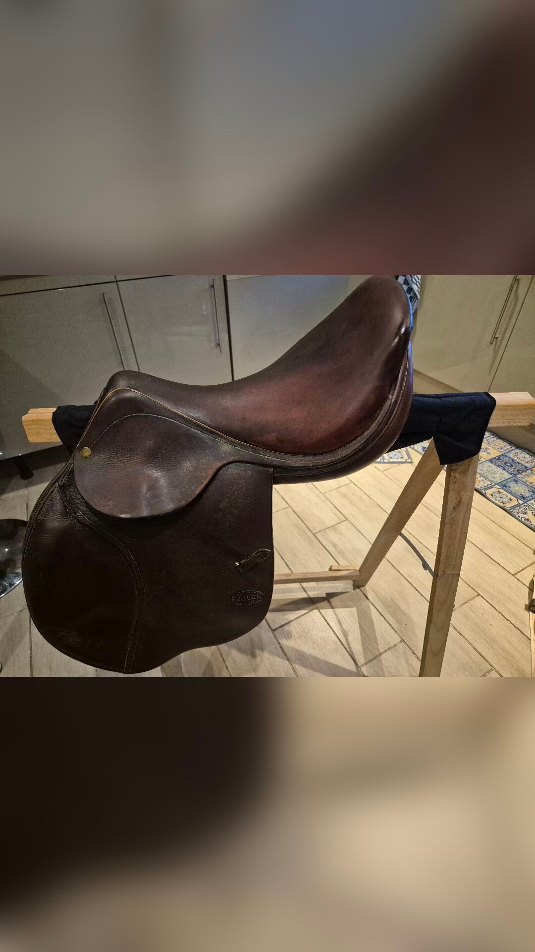 Selle polyvalente Tolga 17 pouces, média 2