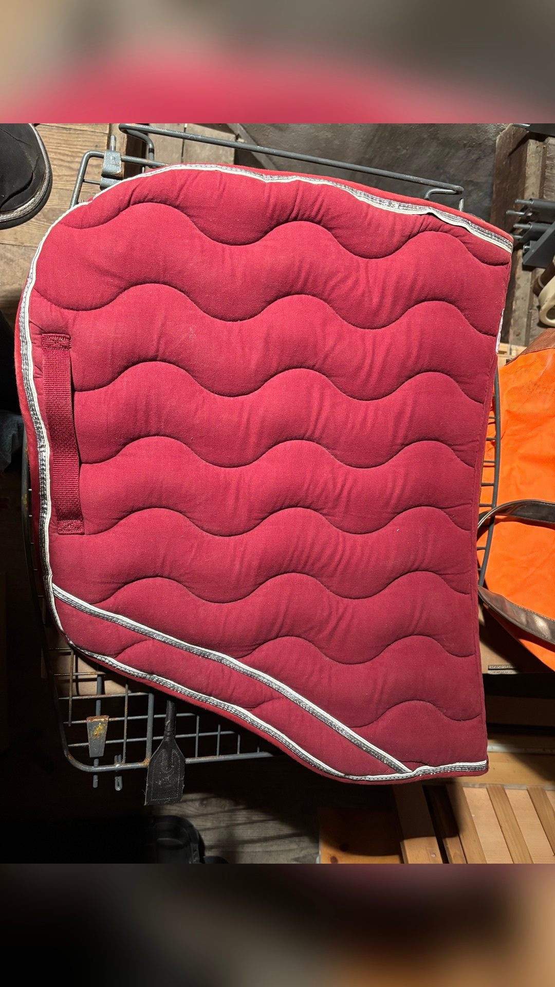 Tapis bordeaux, média 2