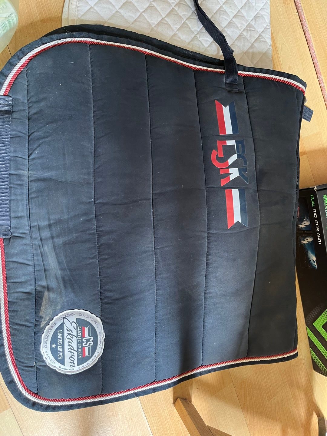 Tapis eskadron, média 2