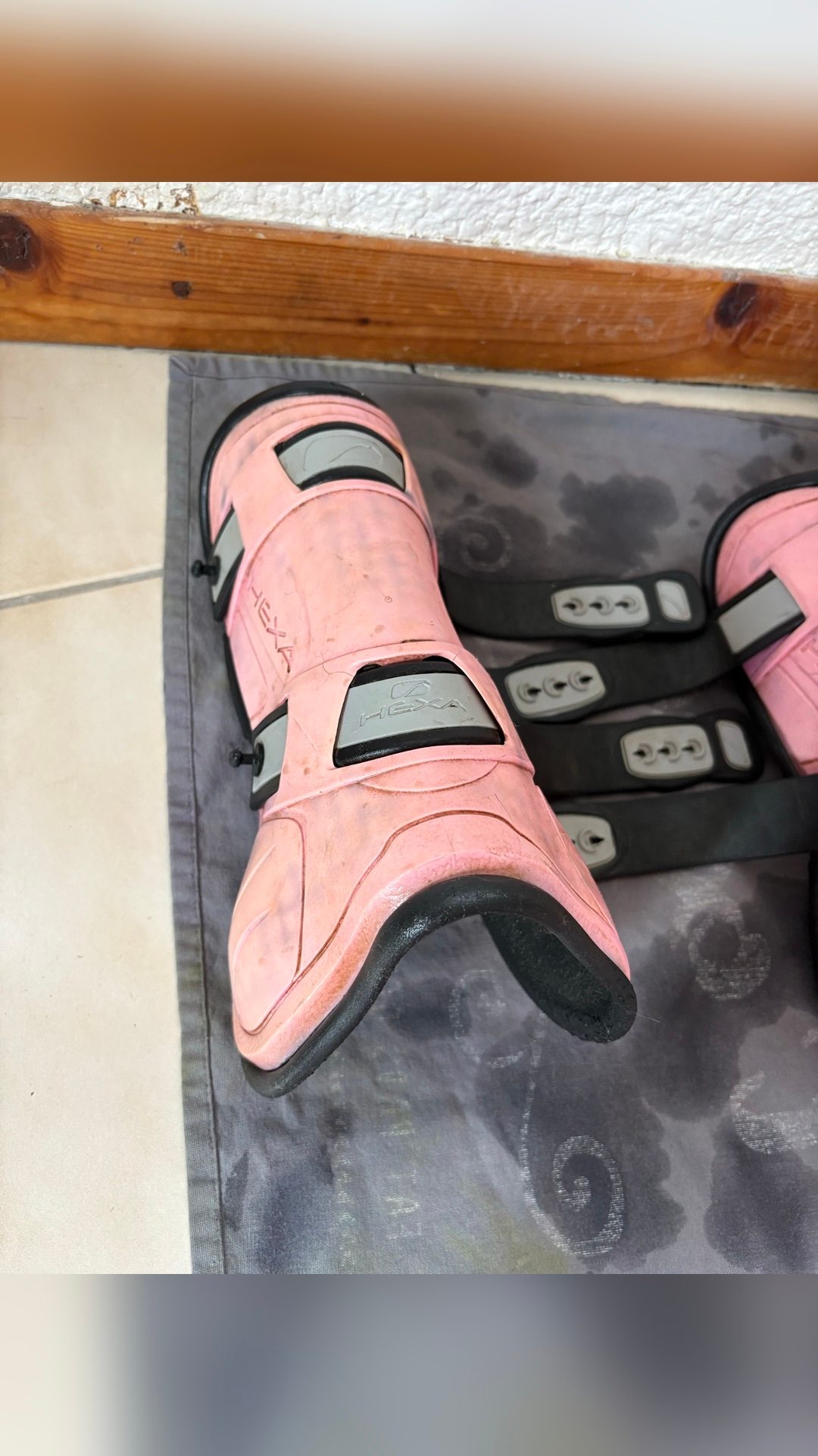 Guêtres + Protège-boulets HEXA rose – matière imperméable, facile à nettoyer, média 2