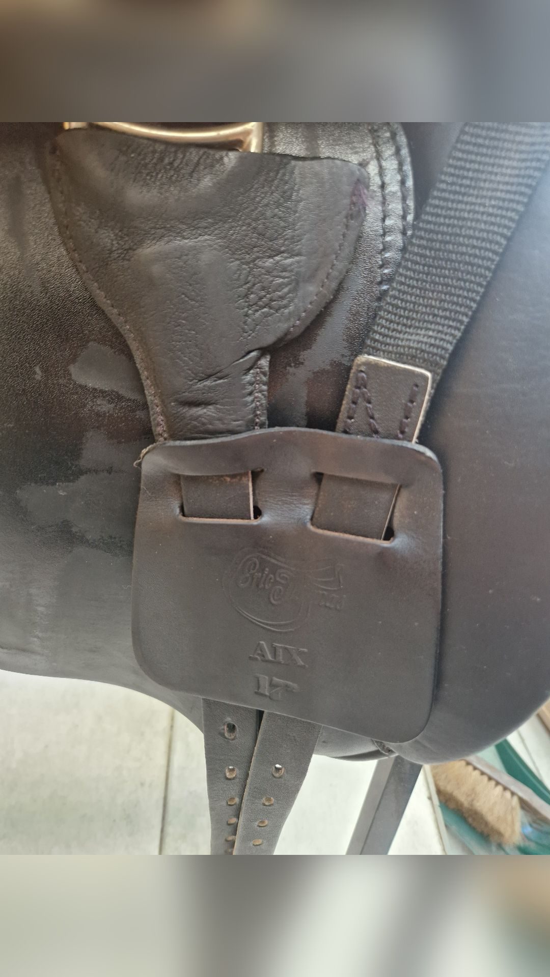 Selle dressage noire Eric Thomas Aix 17", média 4
