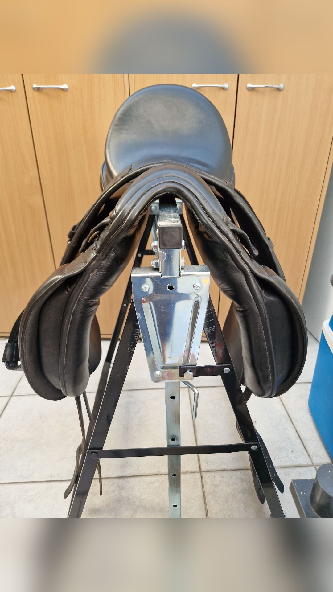Selle dressage noire Eric Thomas Aix 17", média 9