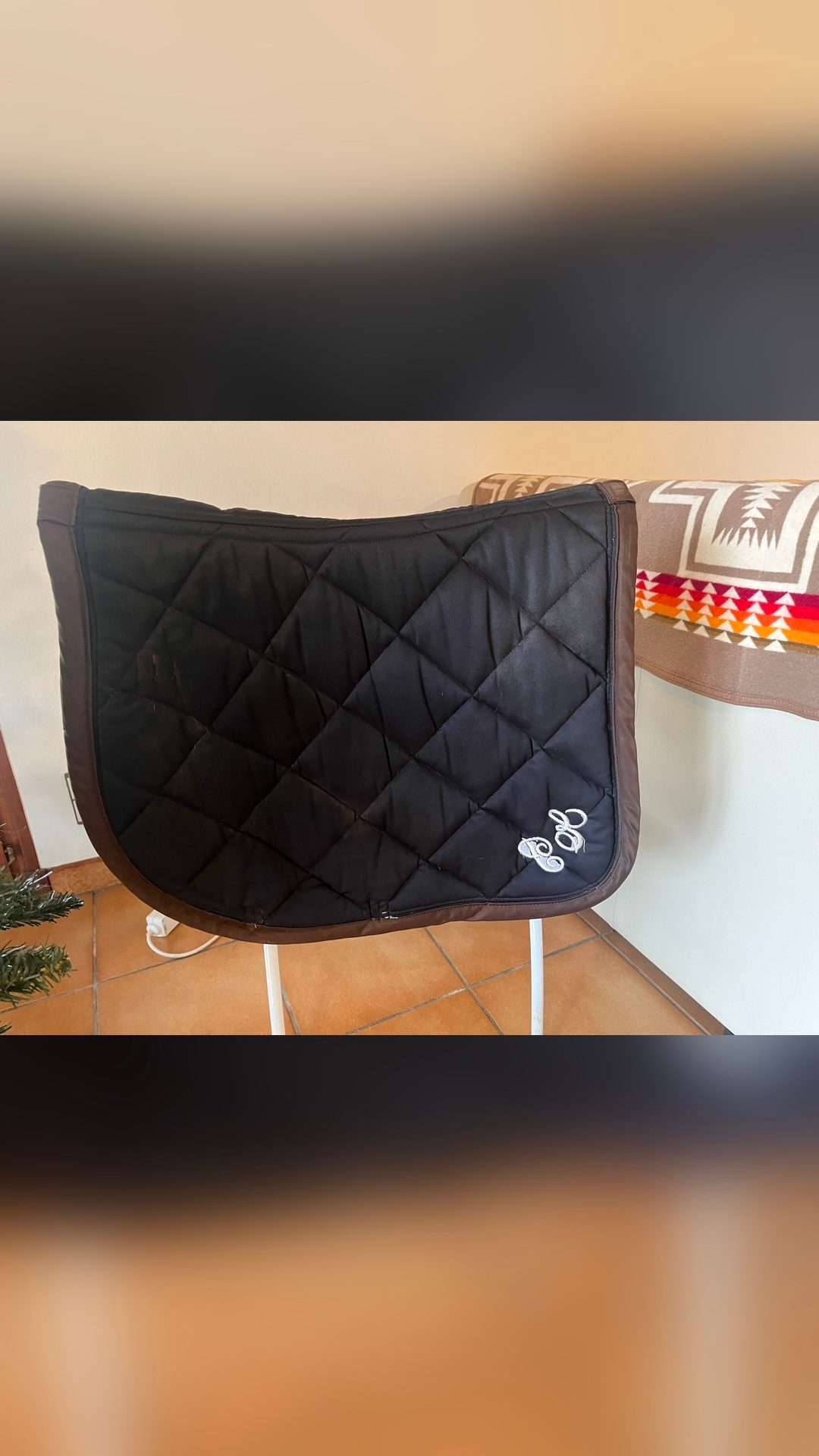 Tapis Lauria Garelli brodé E P, média 7