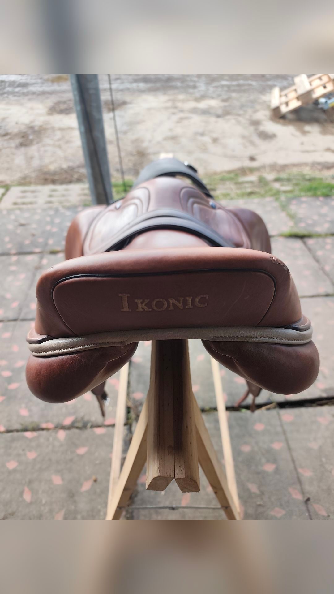 Selle Ikonic 17 pouces, média 4