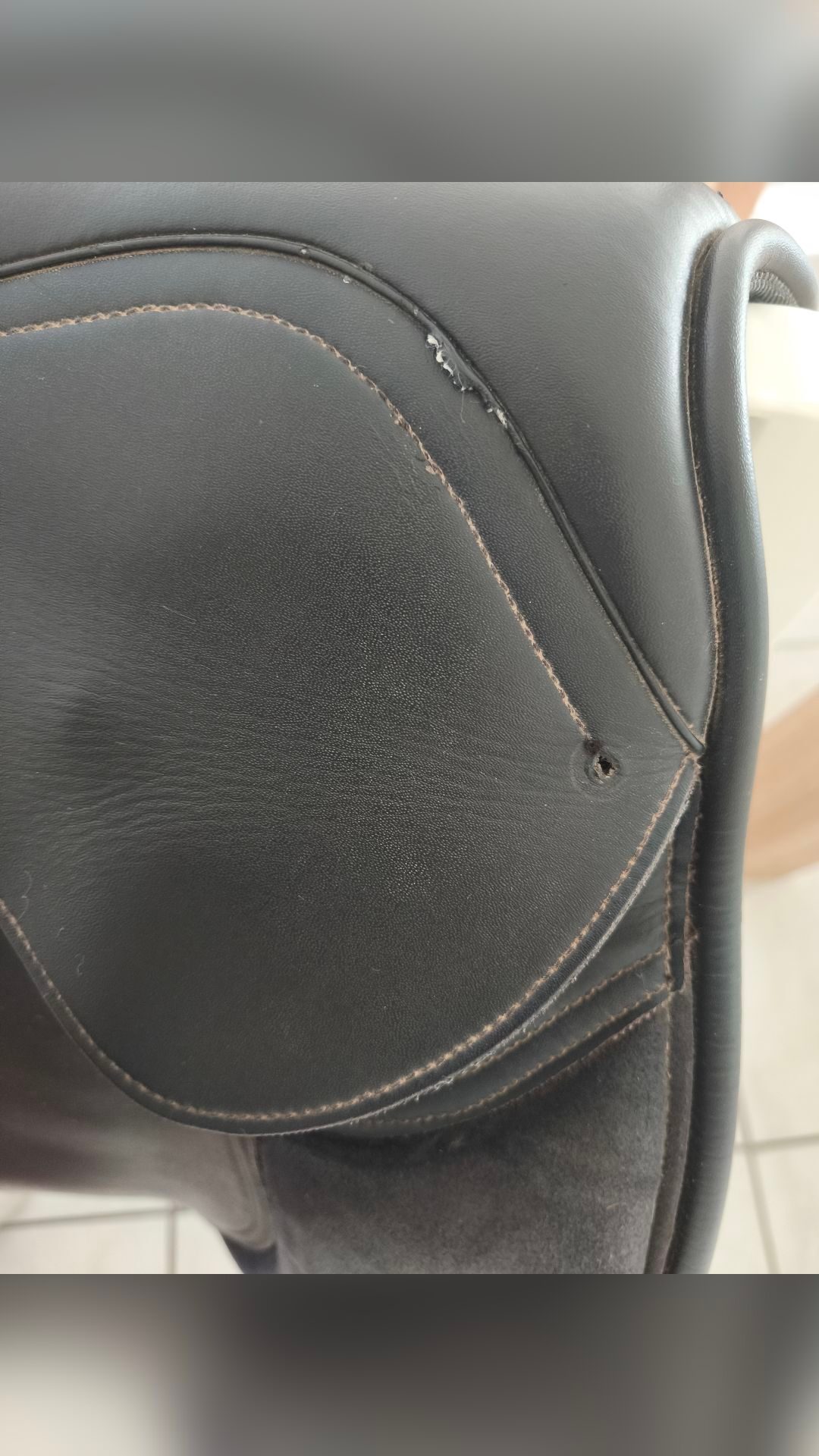 Selle mixte Fouganza 16,5" noir, média 9