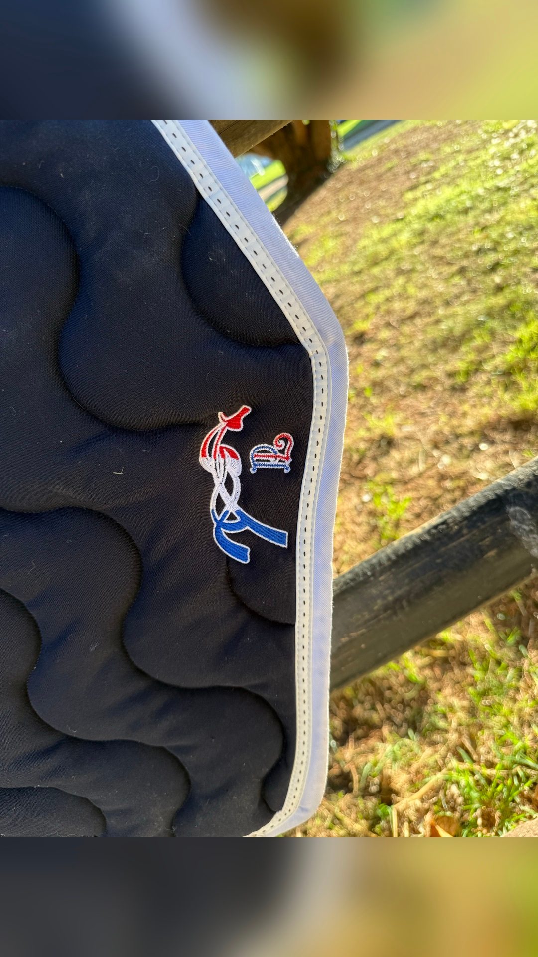 Tapis + bonnet Pénélope bleu marine logo France, média 3