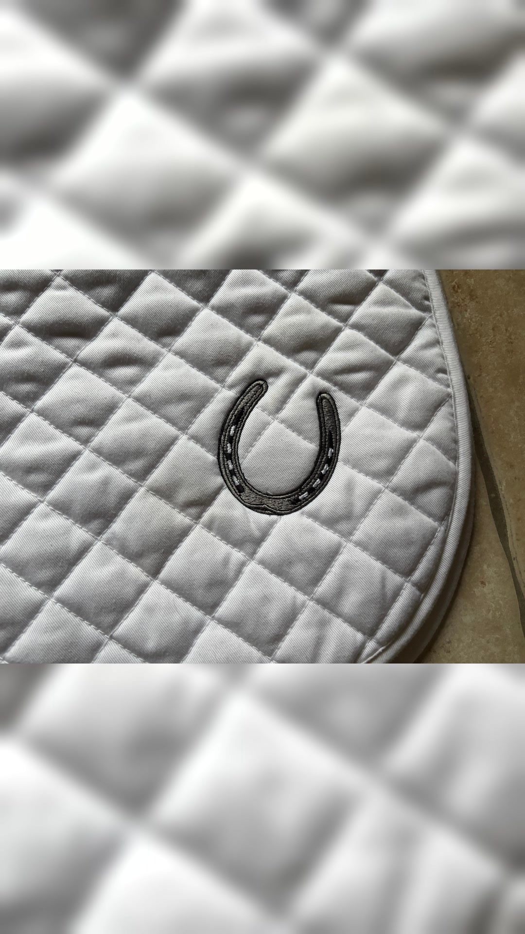 Tapis blanc, média 3