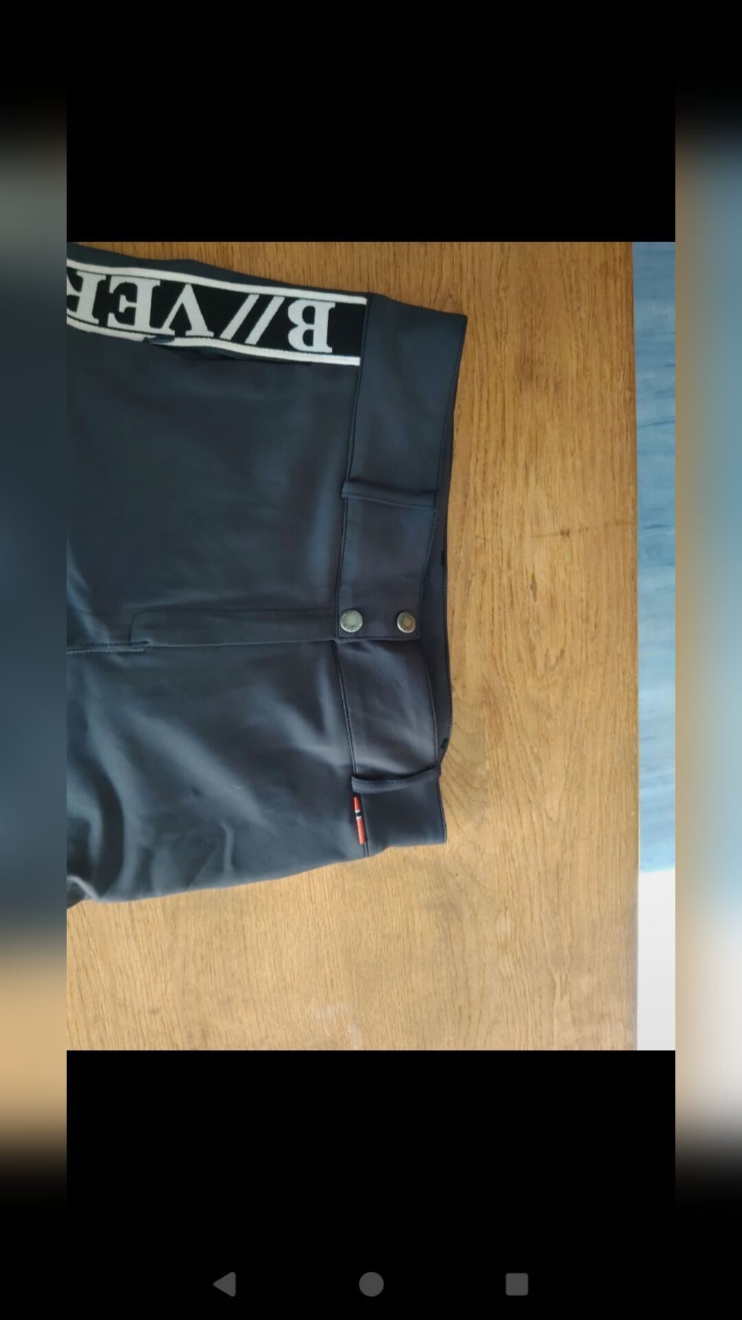 Pantalon 44, média 8