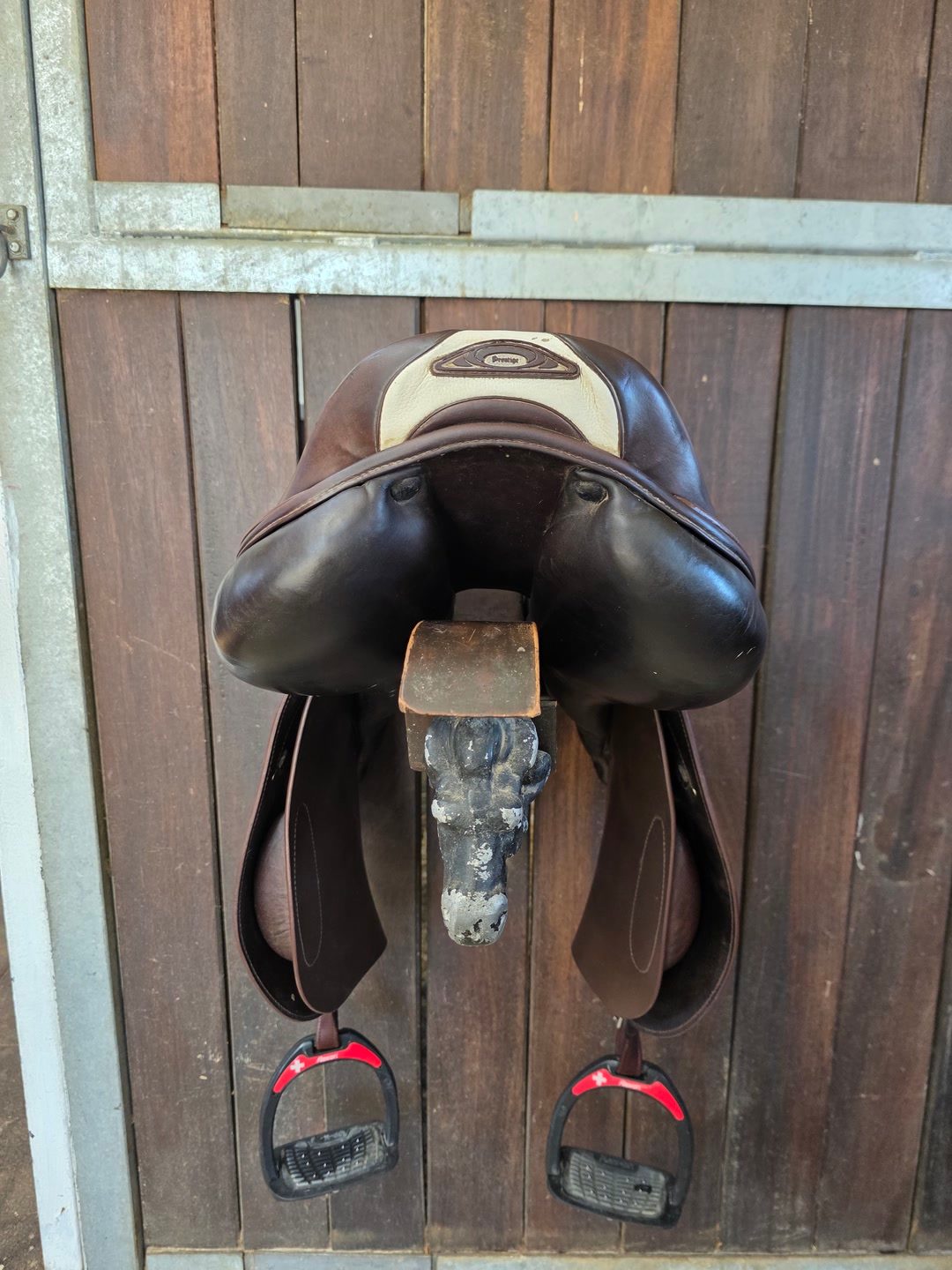 Selle de saut PRESTIGE  18', média 7