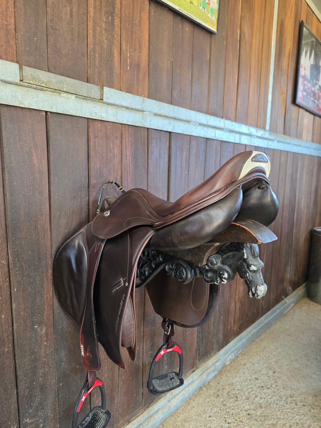Selle de saut PRESTIGE  18', média 9