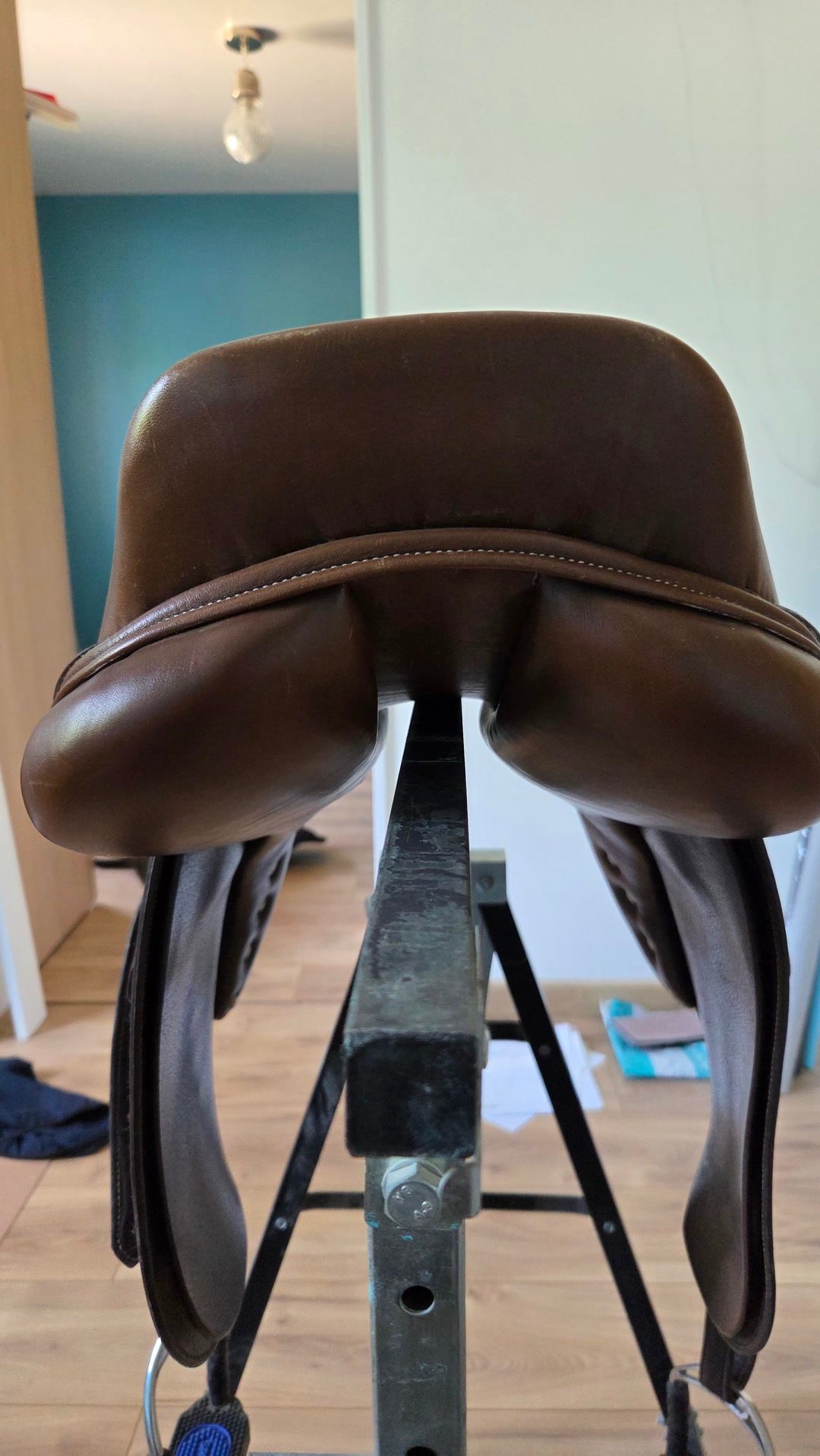 Selle cuir mixte 17,5 pouces, média 7