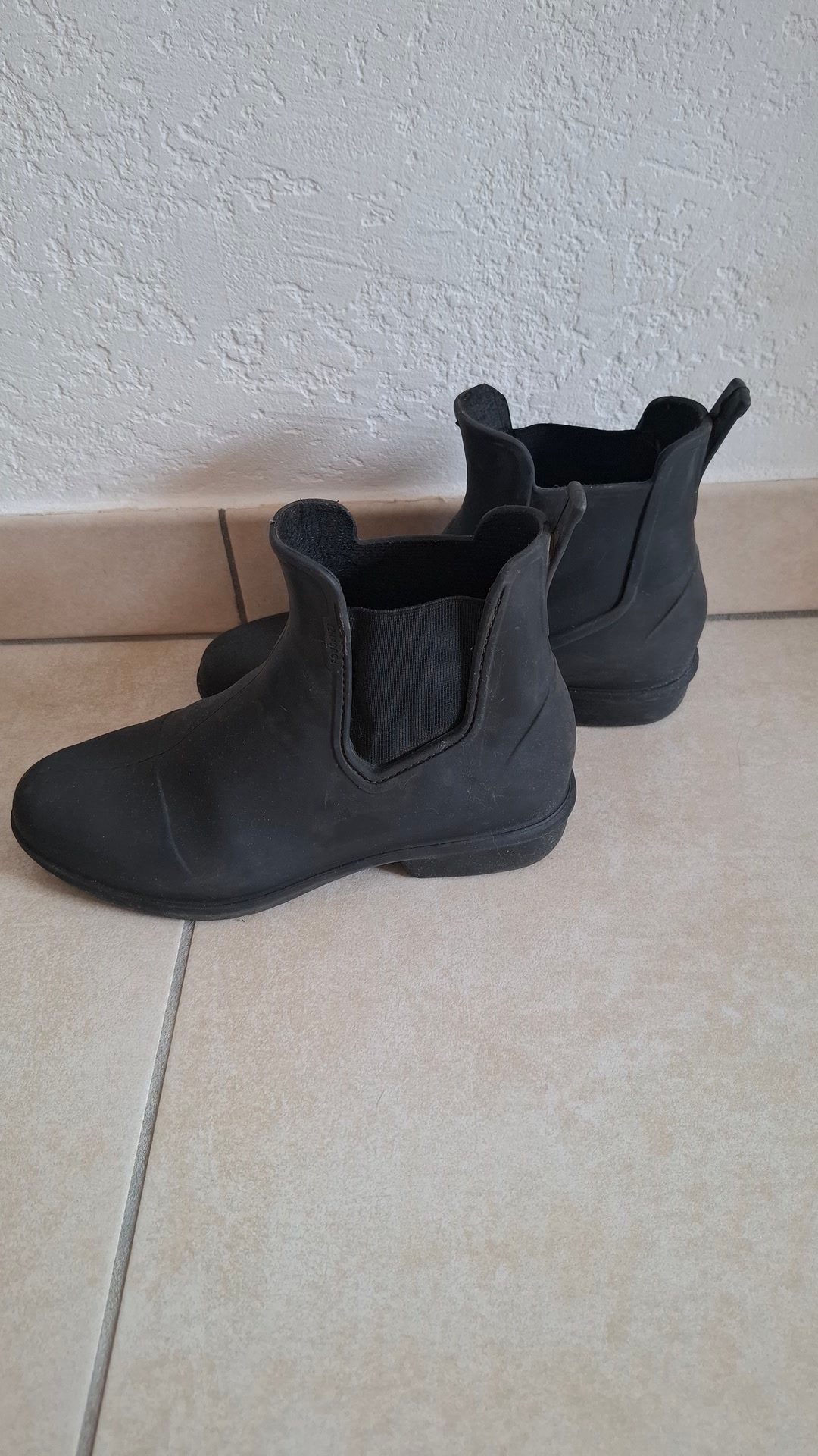 Boots (37), média 2