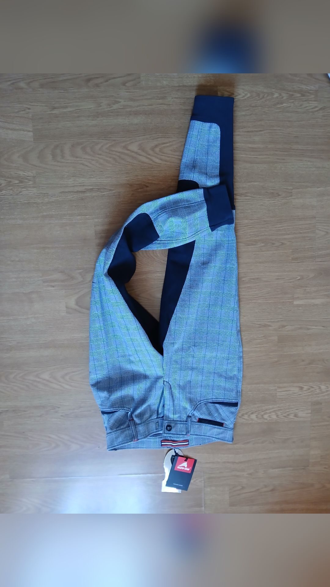 Pantalon neuf, média 2