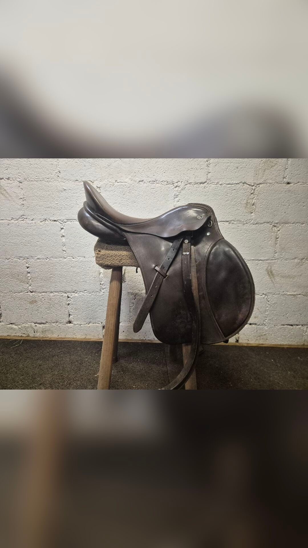 Selle en cuir brun, média 3
