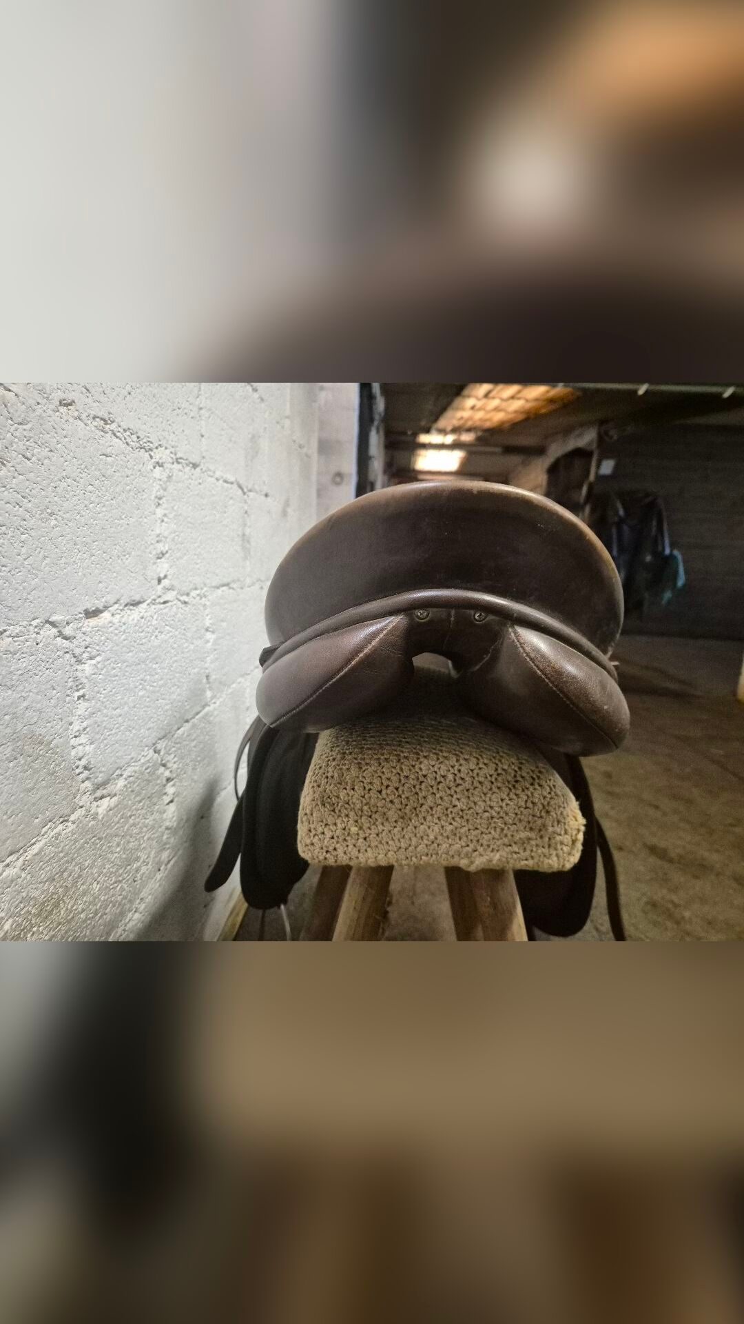 Selle en cuir brun, média 4