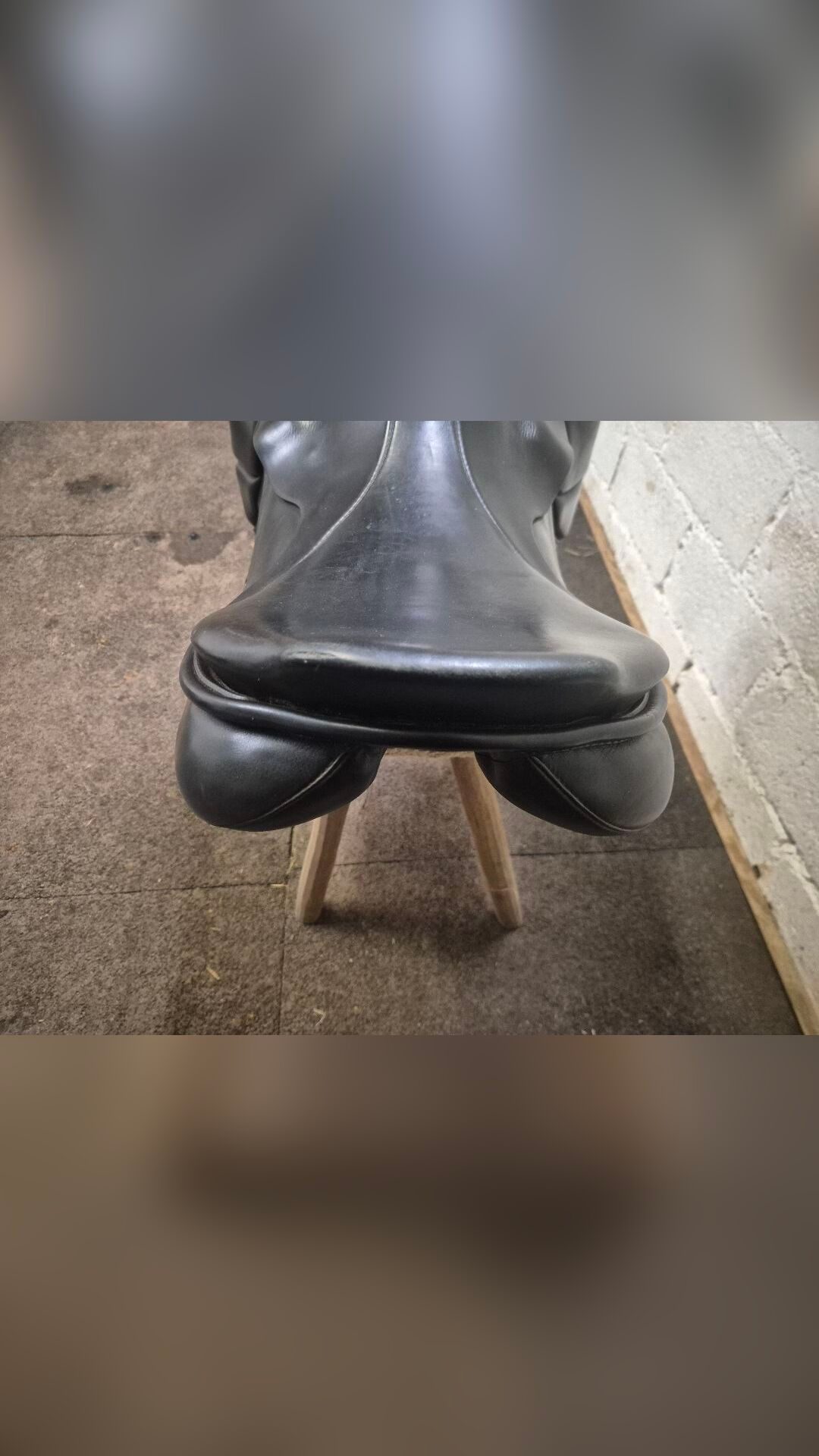 Selle en cuir noir de chez Marcus Henning, média 4
